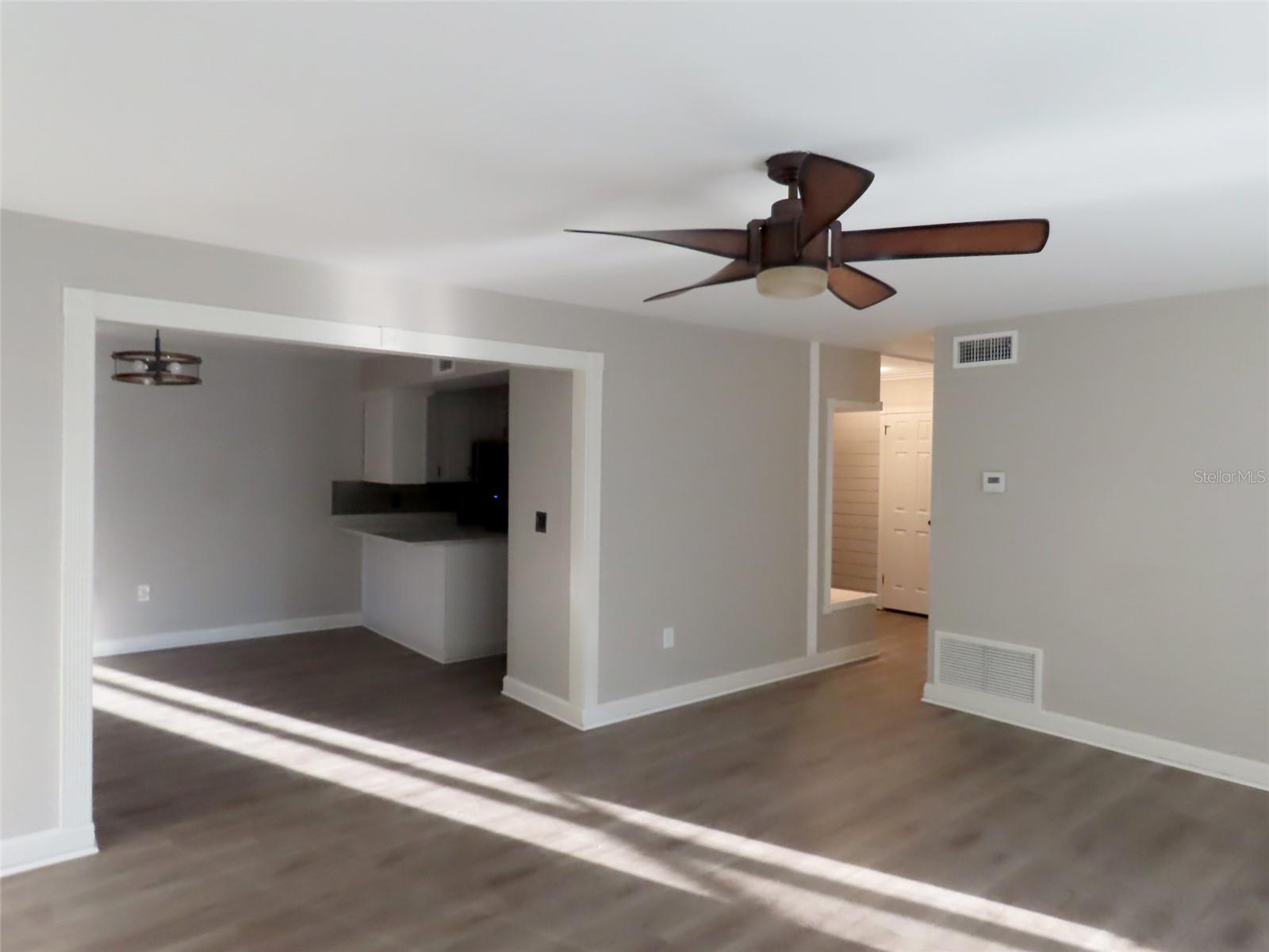 Image 5 of 34 For 1798 Faulds Road N