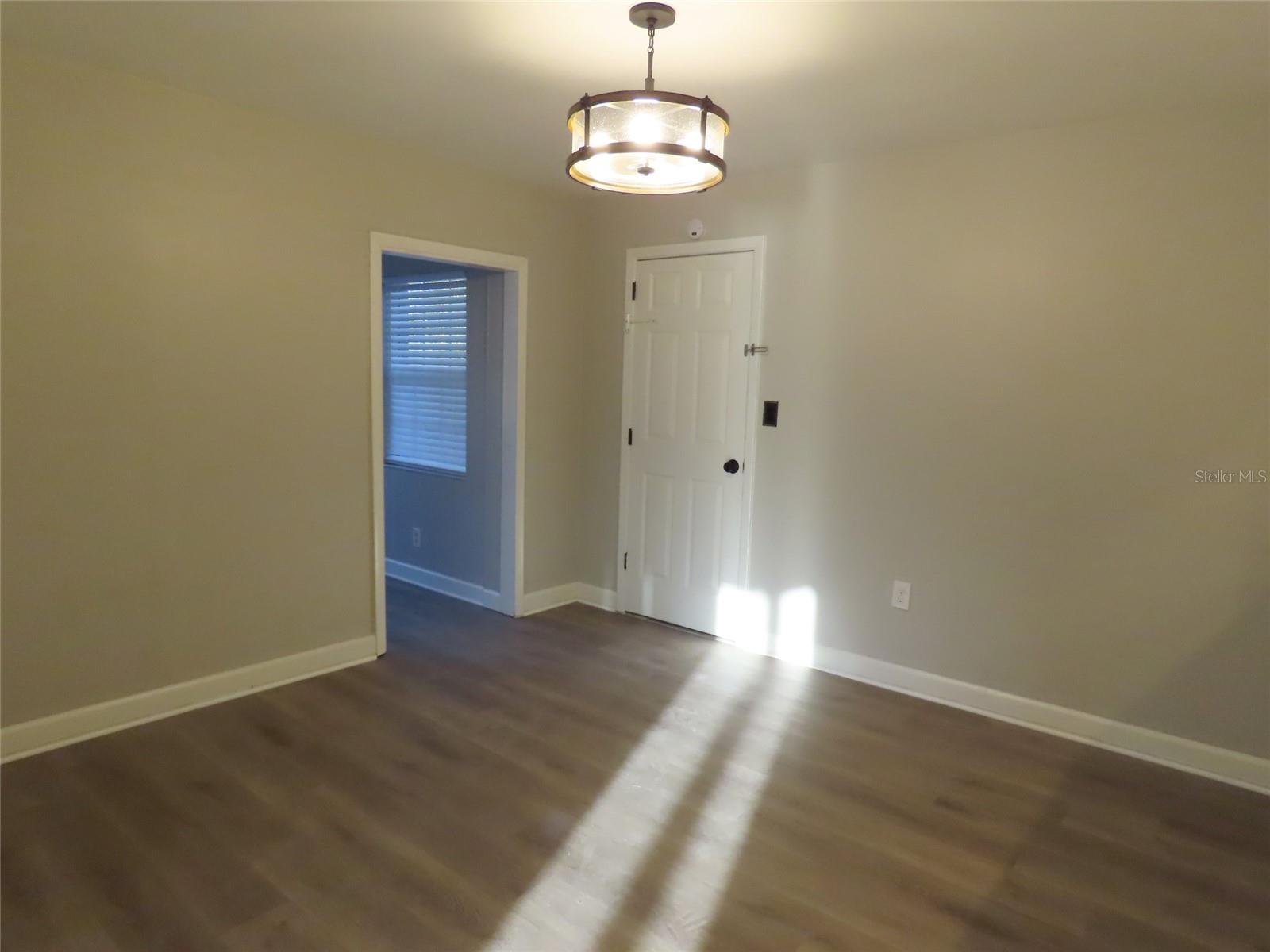 Image 7 of 34 For 1798 Faulds Road N