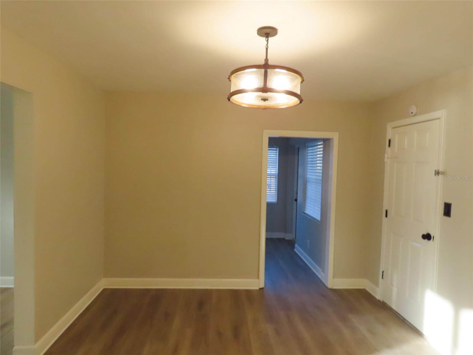 Image 8 of 34 For 1798 Faulds Road N