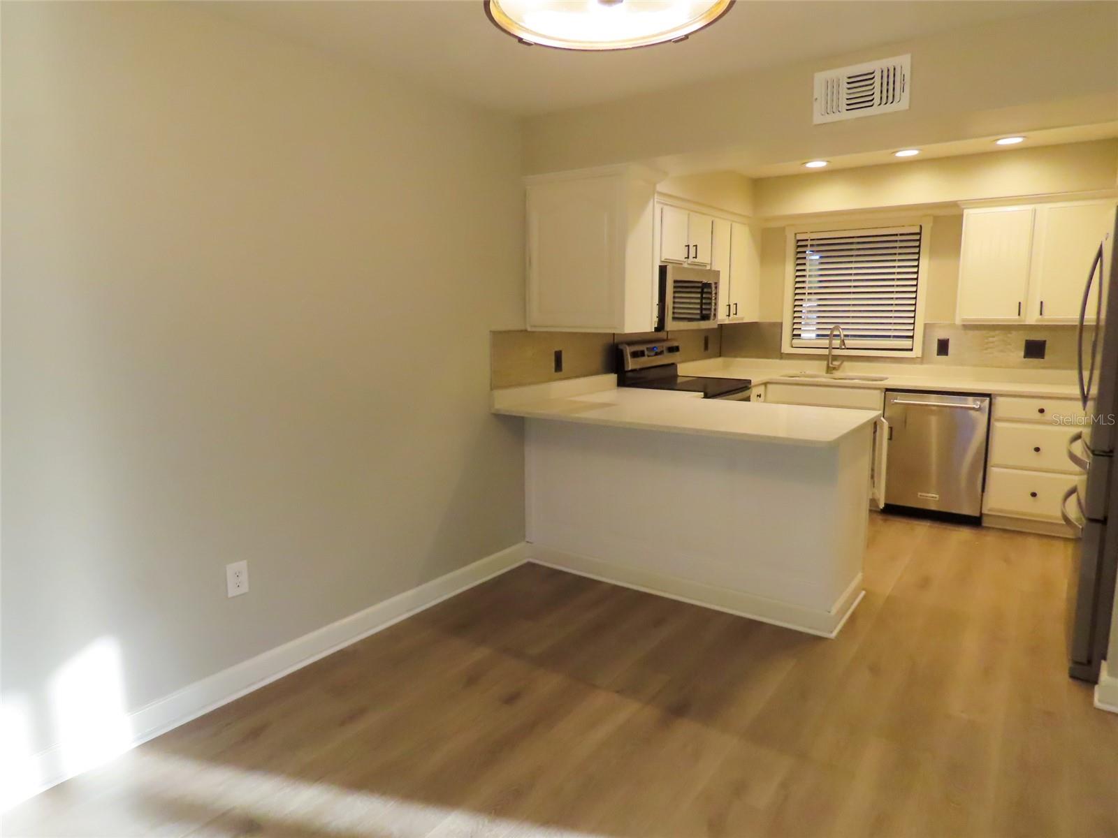 Image 9 of 34 For 1798 Faulds Road N