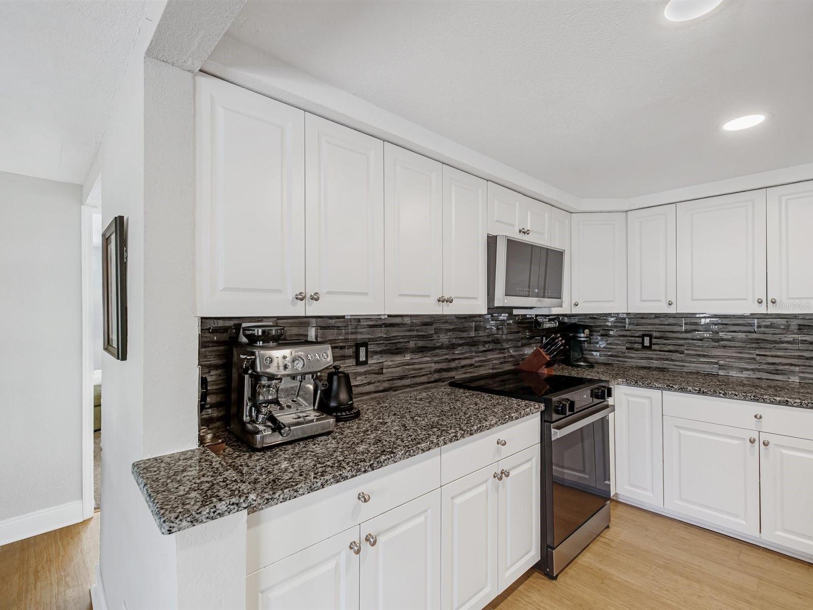 Image 3 of 28 For 5240 43rd Terrace N