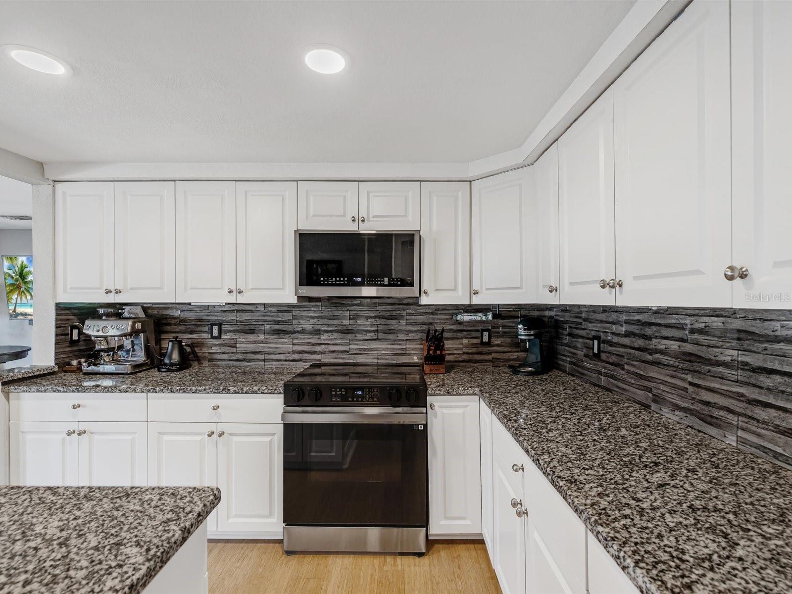 Image 4 of 28 For 5240 43rd Terrace N