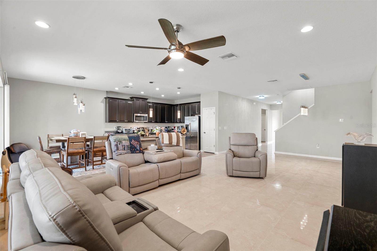 Listing photo id 12 for 18565 Obregan Drive