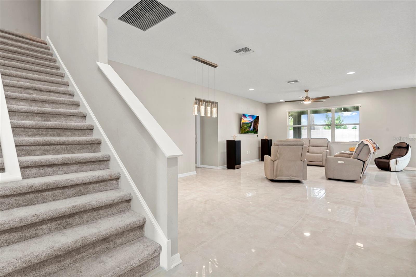 Listing photo id 14 for 18565 Obregan Drive