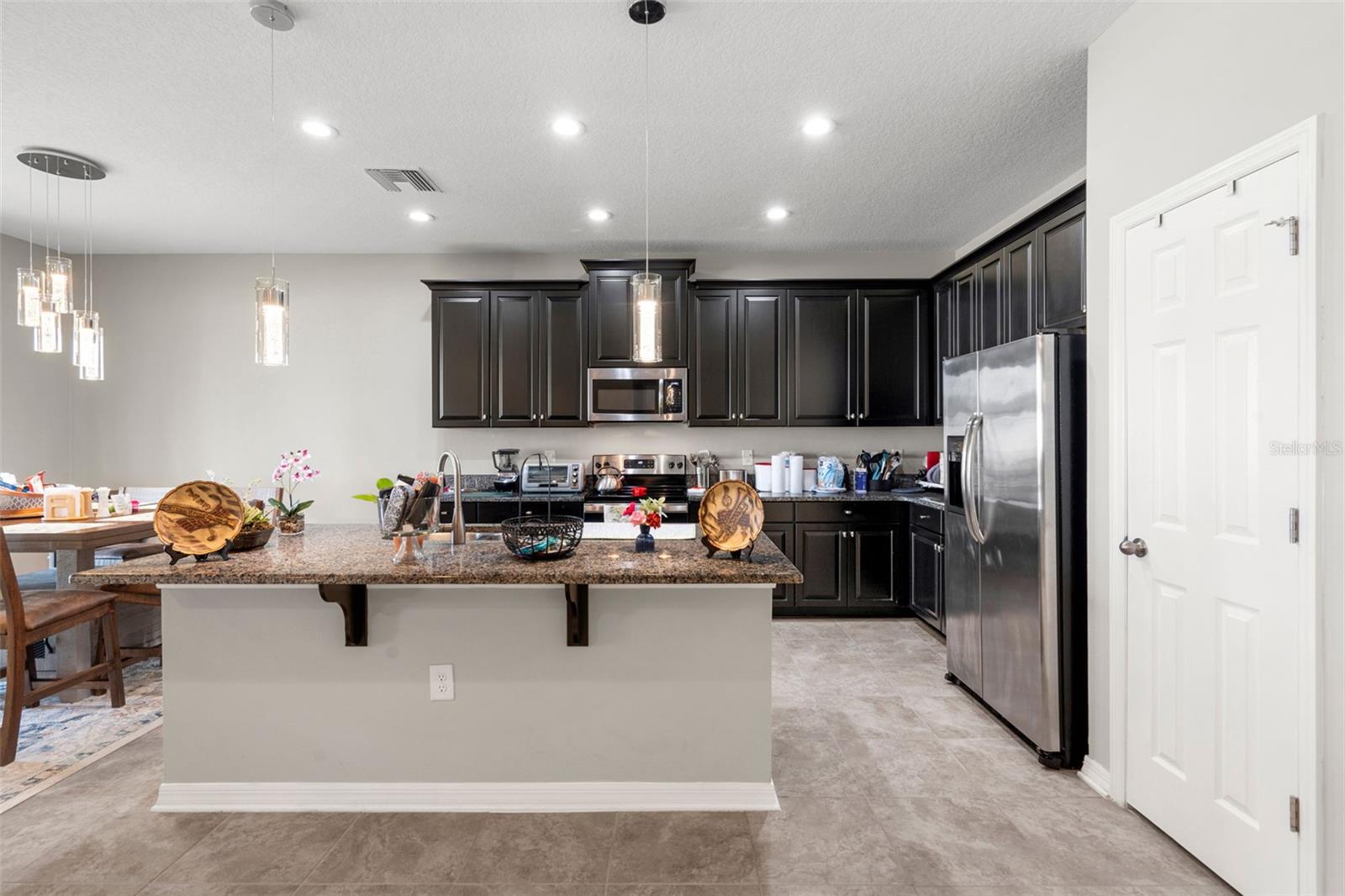 Listing photo id 18 for 18565 Obregan Drive