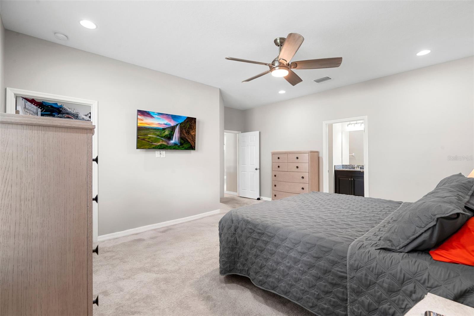 Listing photo id 22 for 18565 Obregan Drive