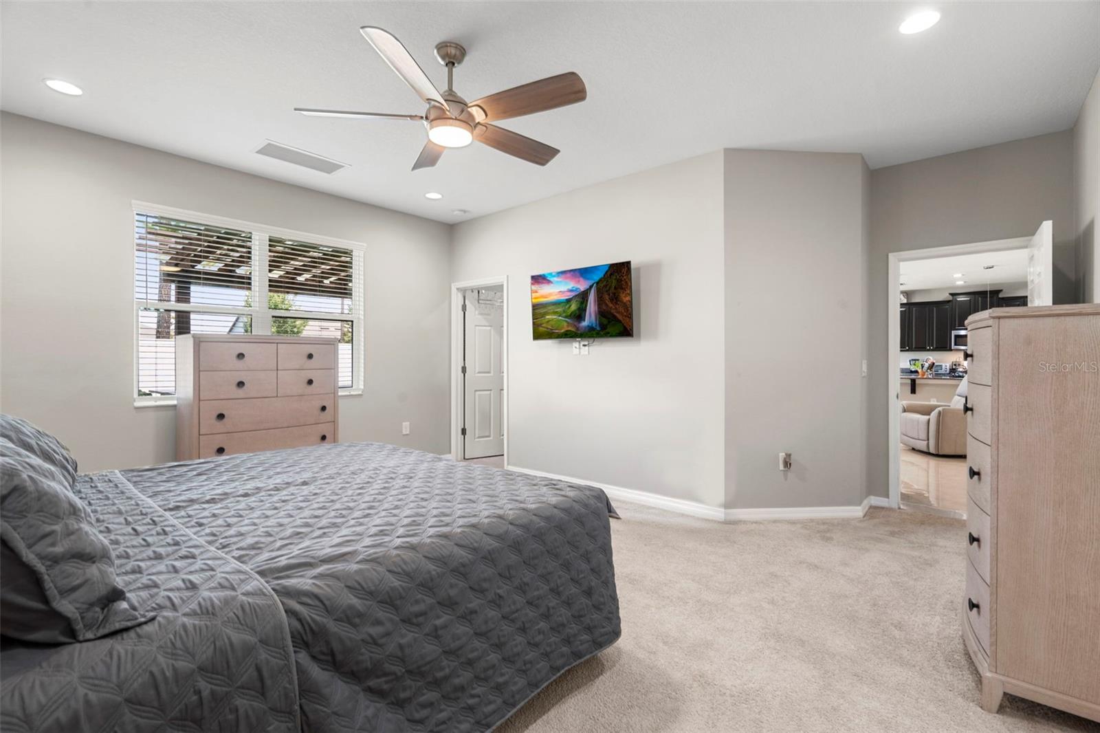 Listing photo id 23 for 18565 Obregan Drive