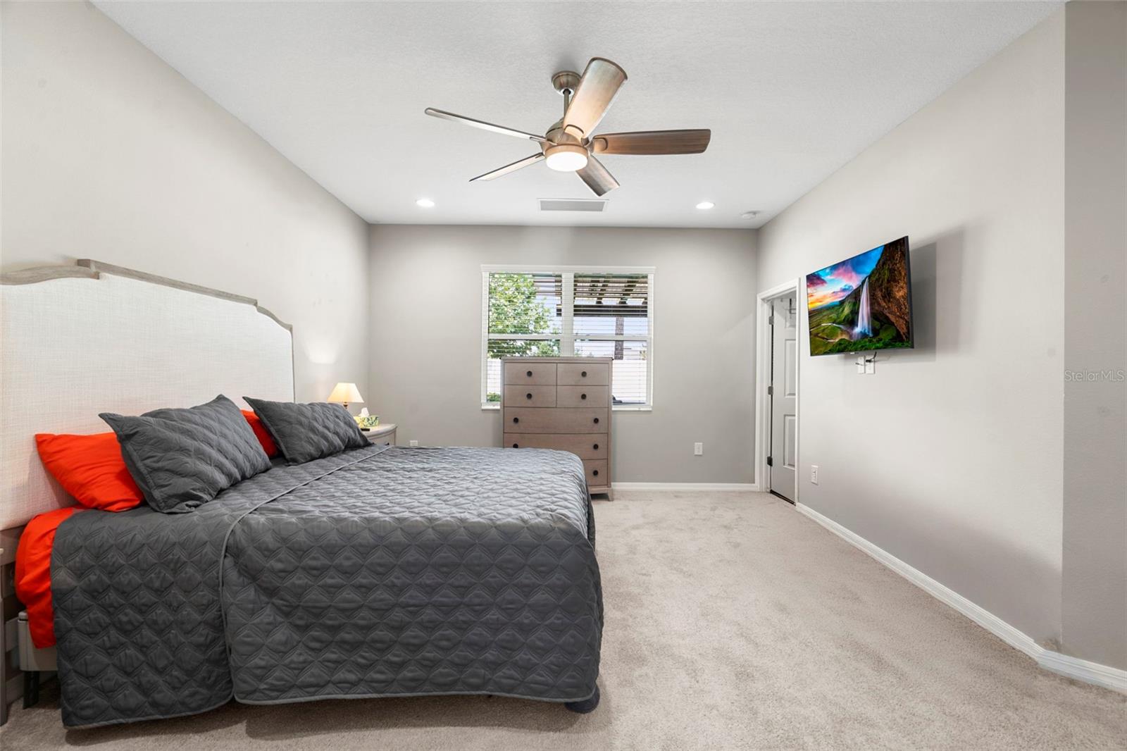 Listing photo id 24 for 18565 Obregan Drive