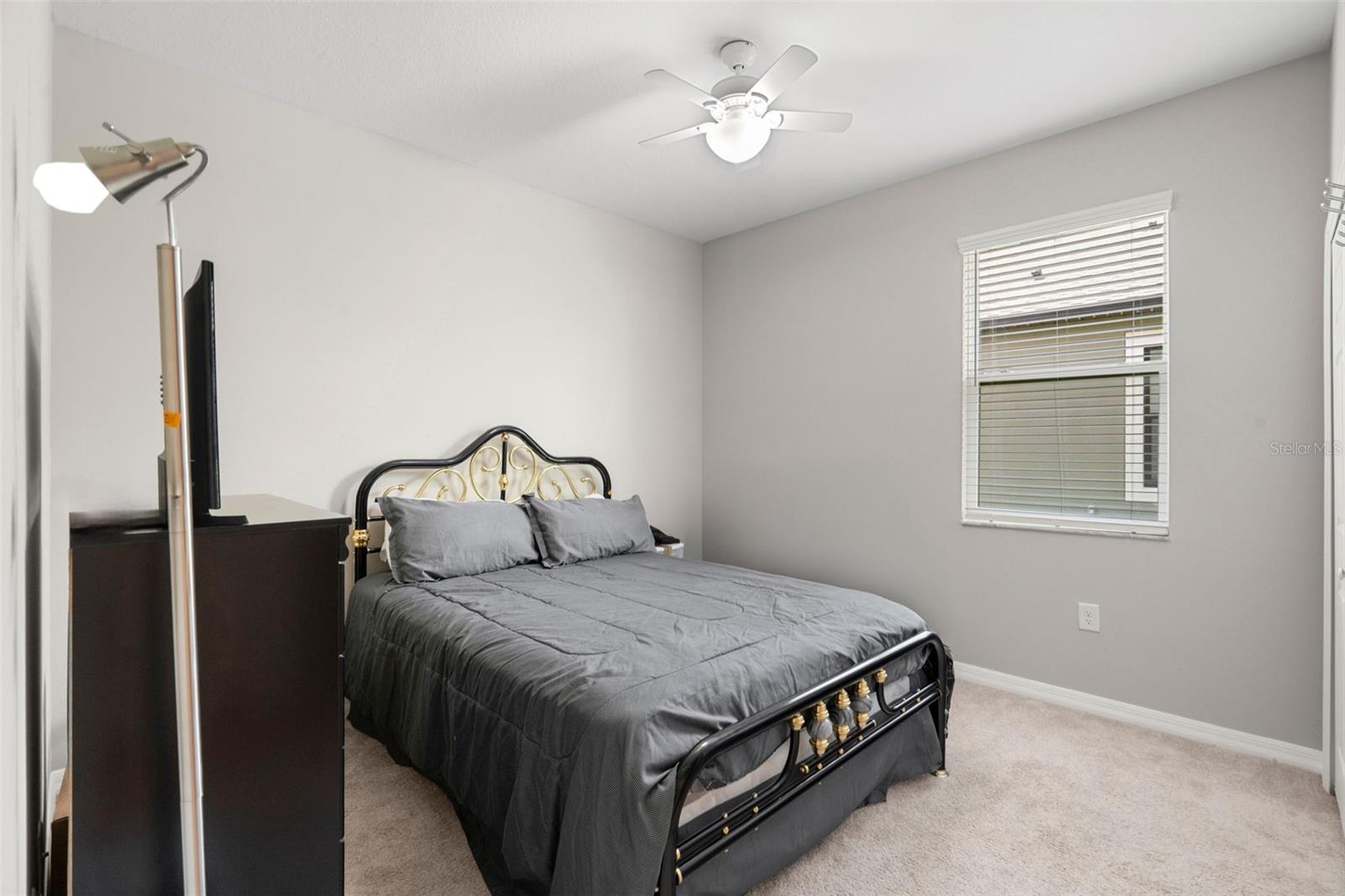 Listing photo id 35 for 18565 Obregan Drive