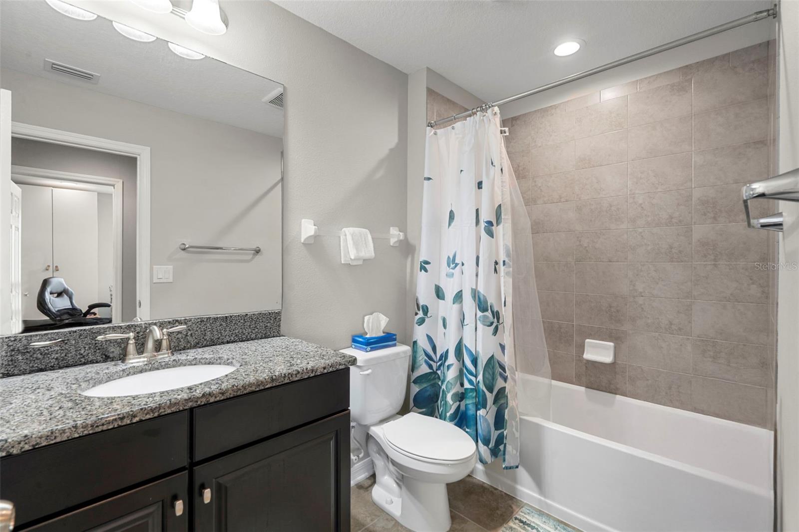 Listing photo id 40 for 18565 Obregan Drive