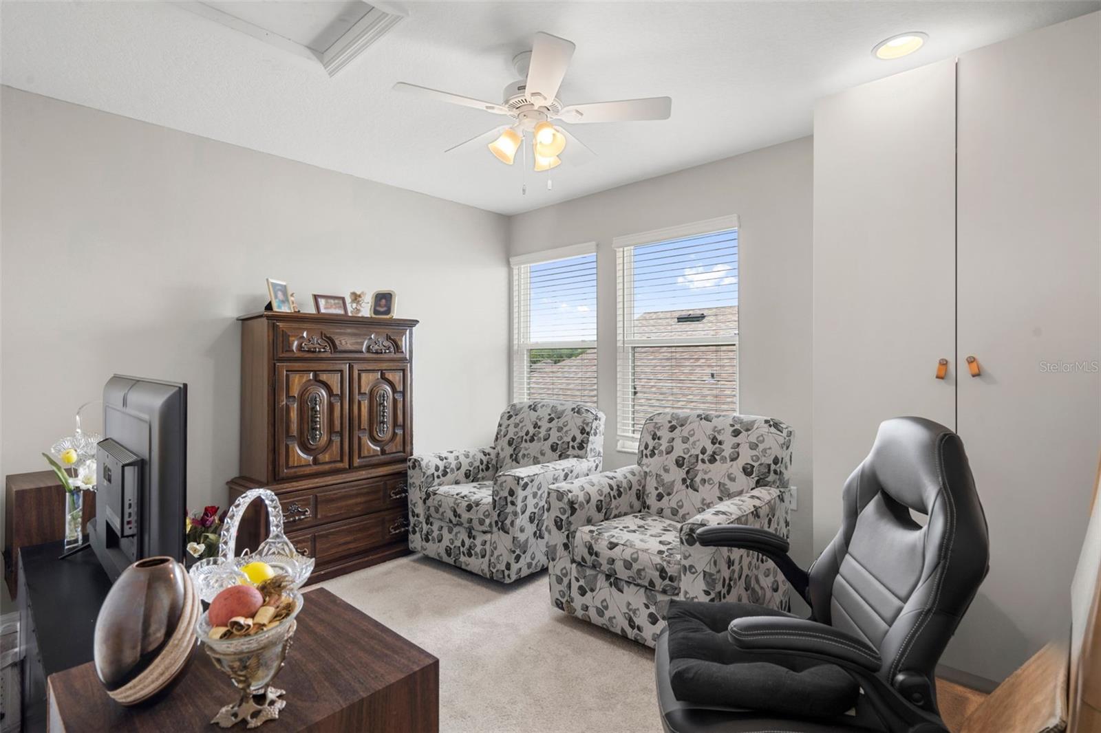 Listing photo id 44 for 18565 Obregan Drive