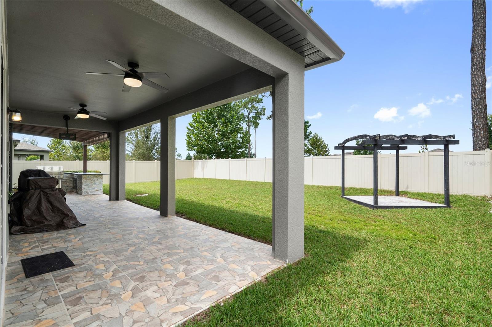 Listing photo id 49 for 18565 Obregan Drive