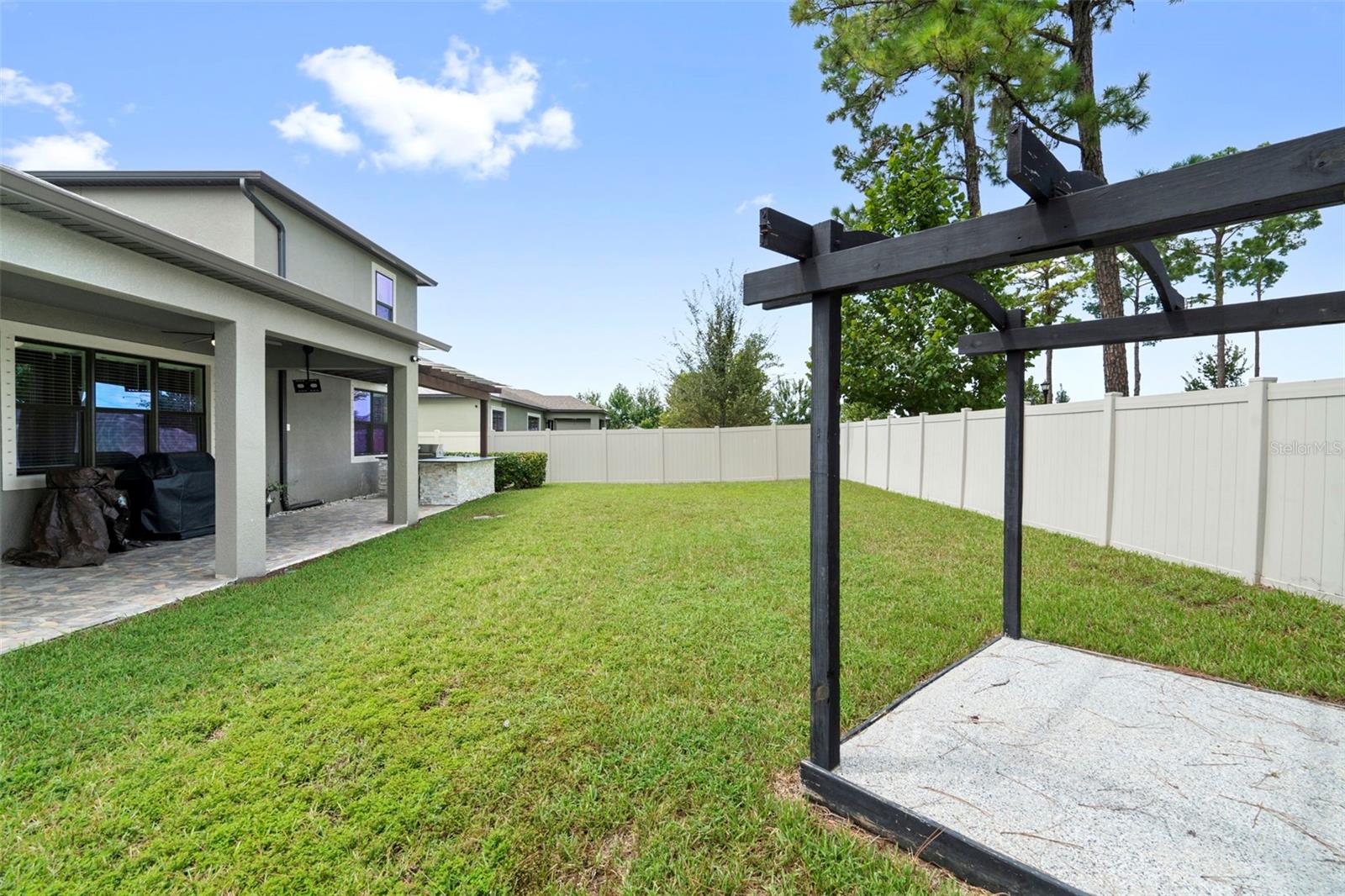 Listing photo id 50 for 18565 Obregan Drive