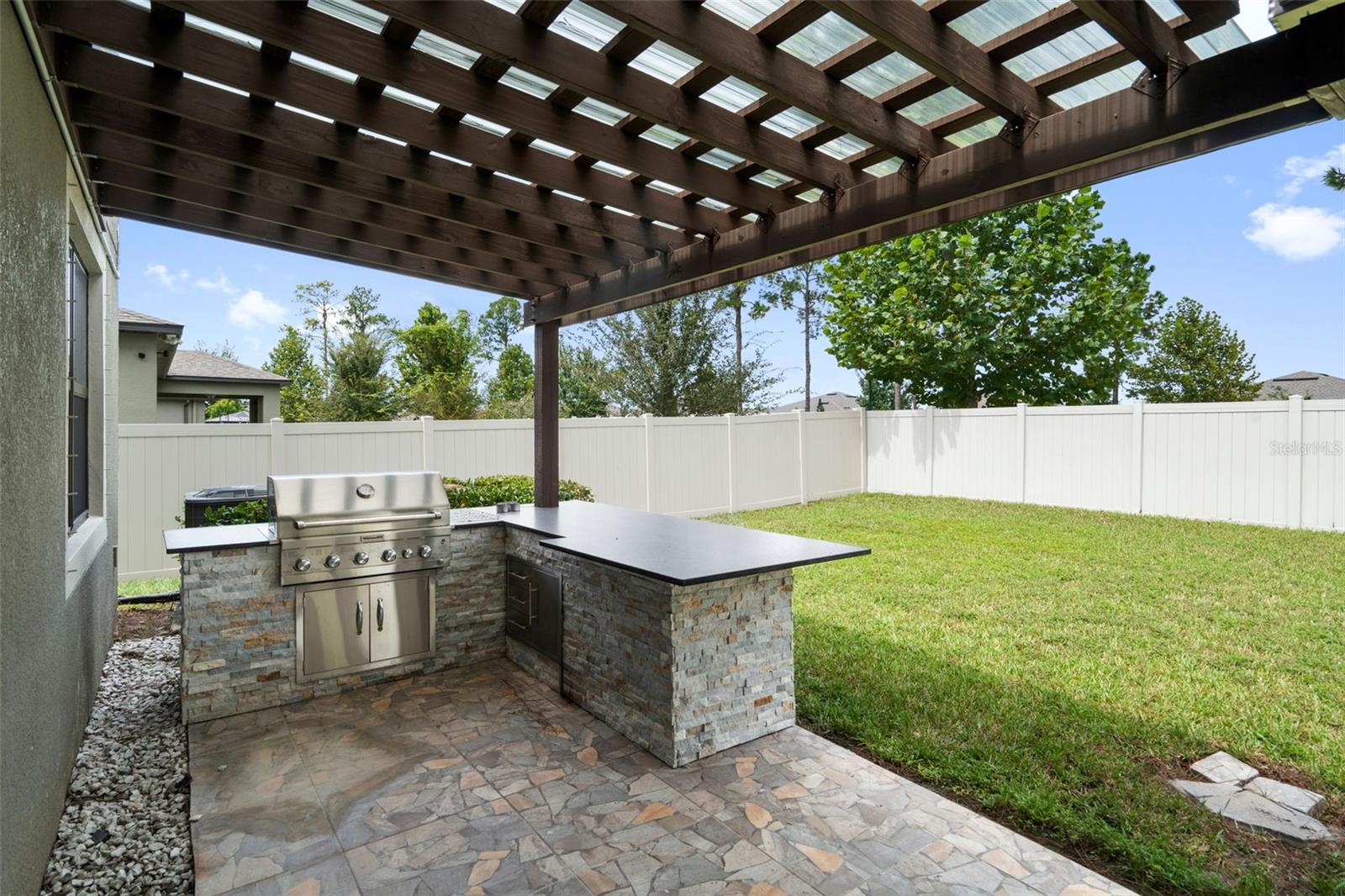 Listing photo id 51 for 18565 Obregan Drive