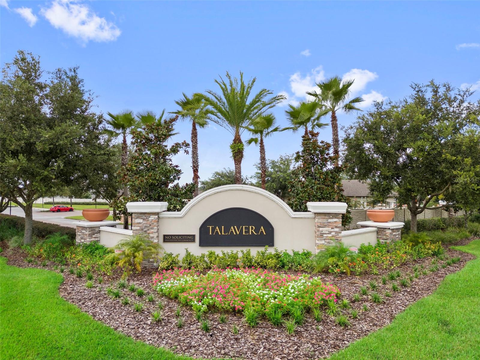 Listing photo id 4 for 18565 Obregan Drive