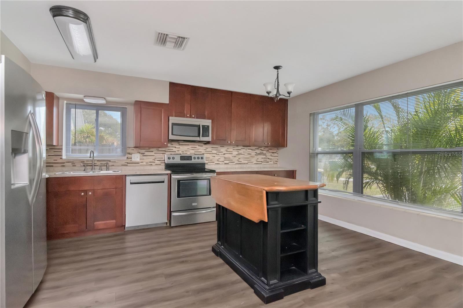 Image 6 of 14 For 1528 Myrtle Avenue