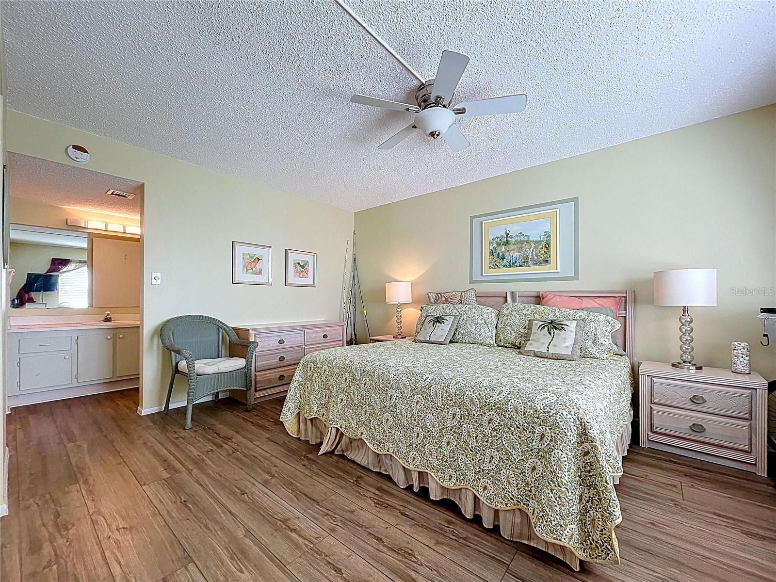 Image 11 of 17 For 9 Forbes Place  310