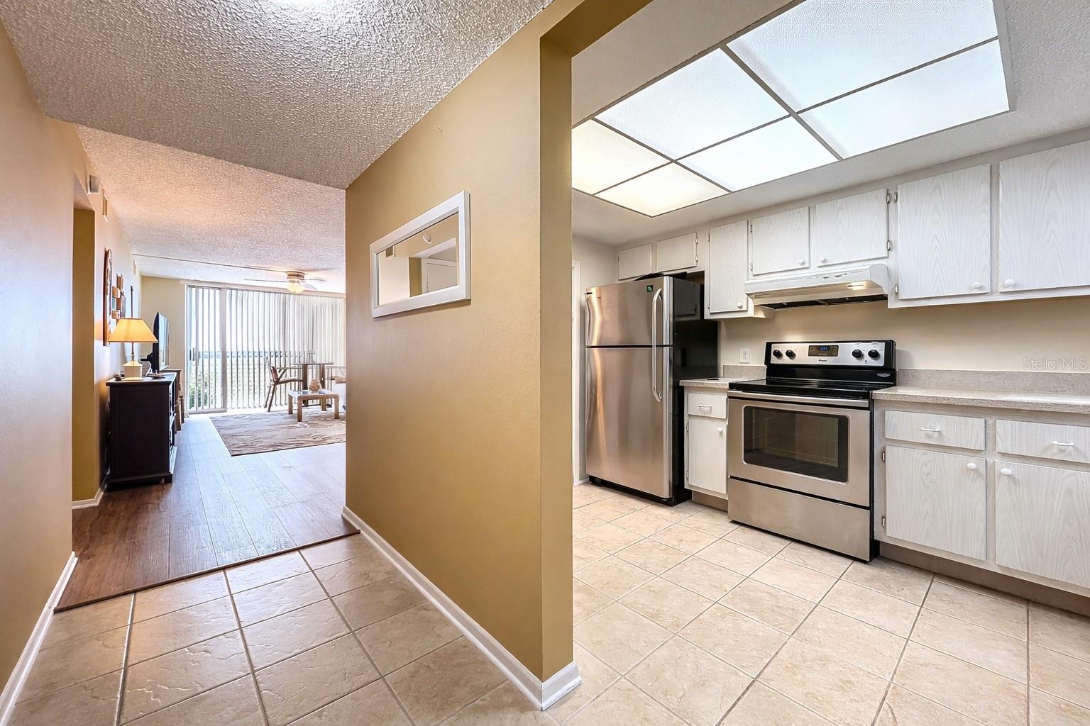 Image 5 of 17 For 9 Forbes Place  310