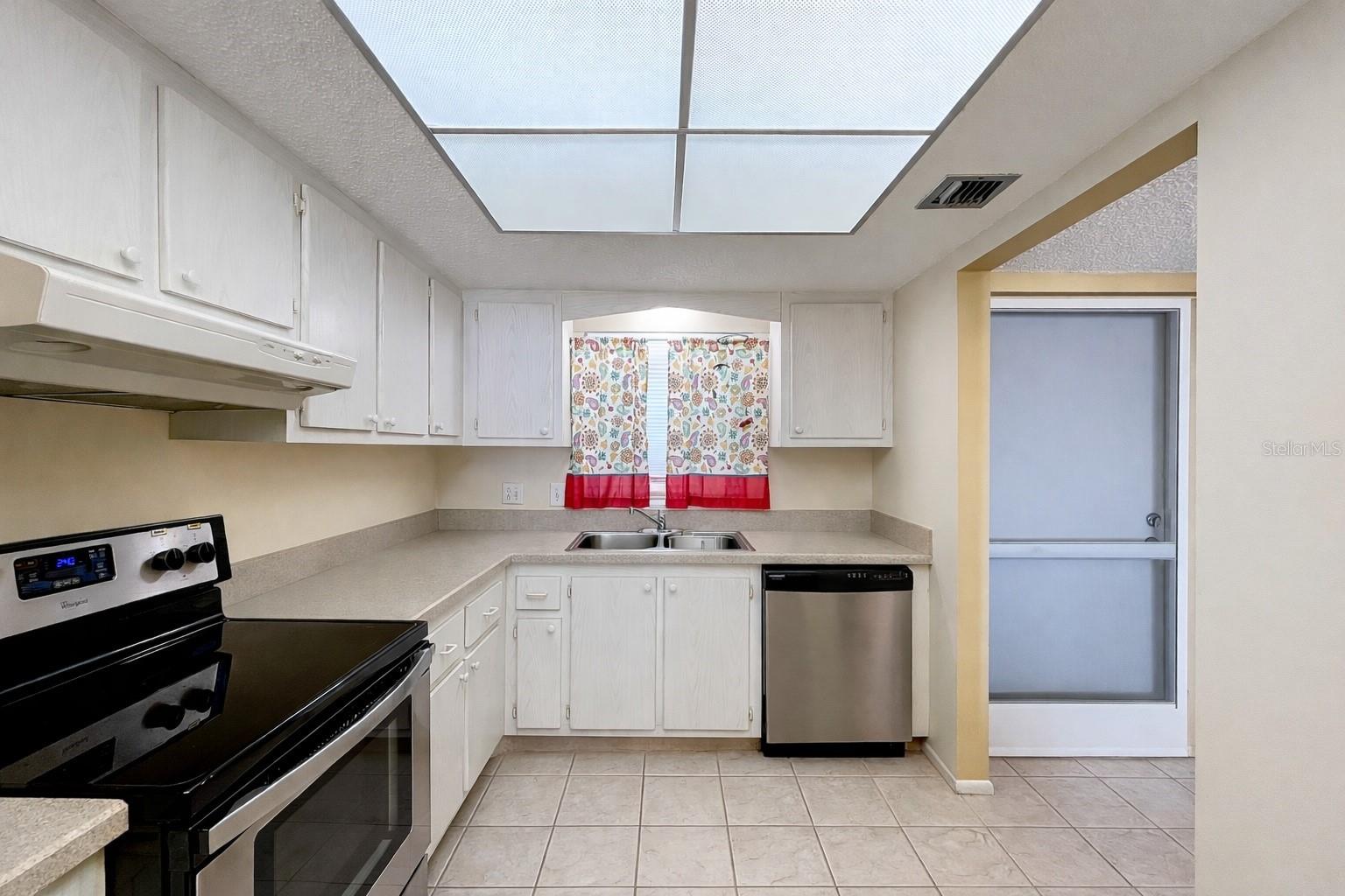 Image 6 of 17 For 9 Forbes Place  310