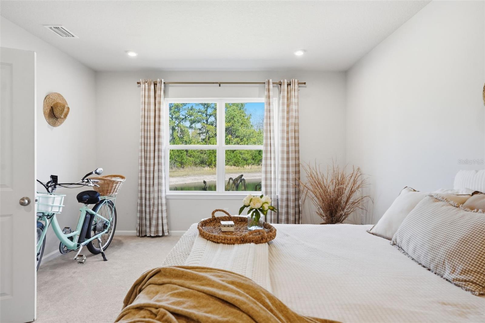 Image 23 of 44 For 18093 Turning Leaf Circle