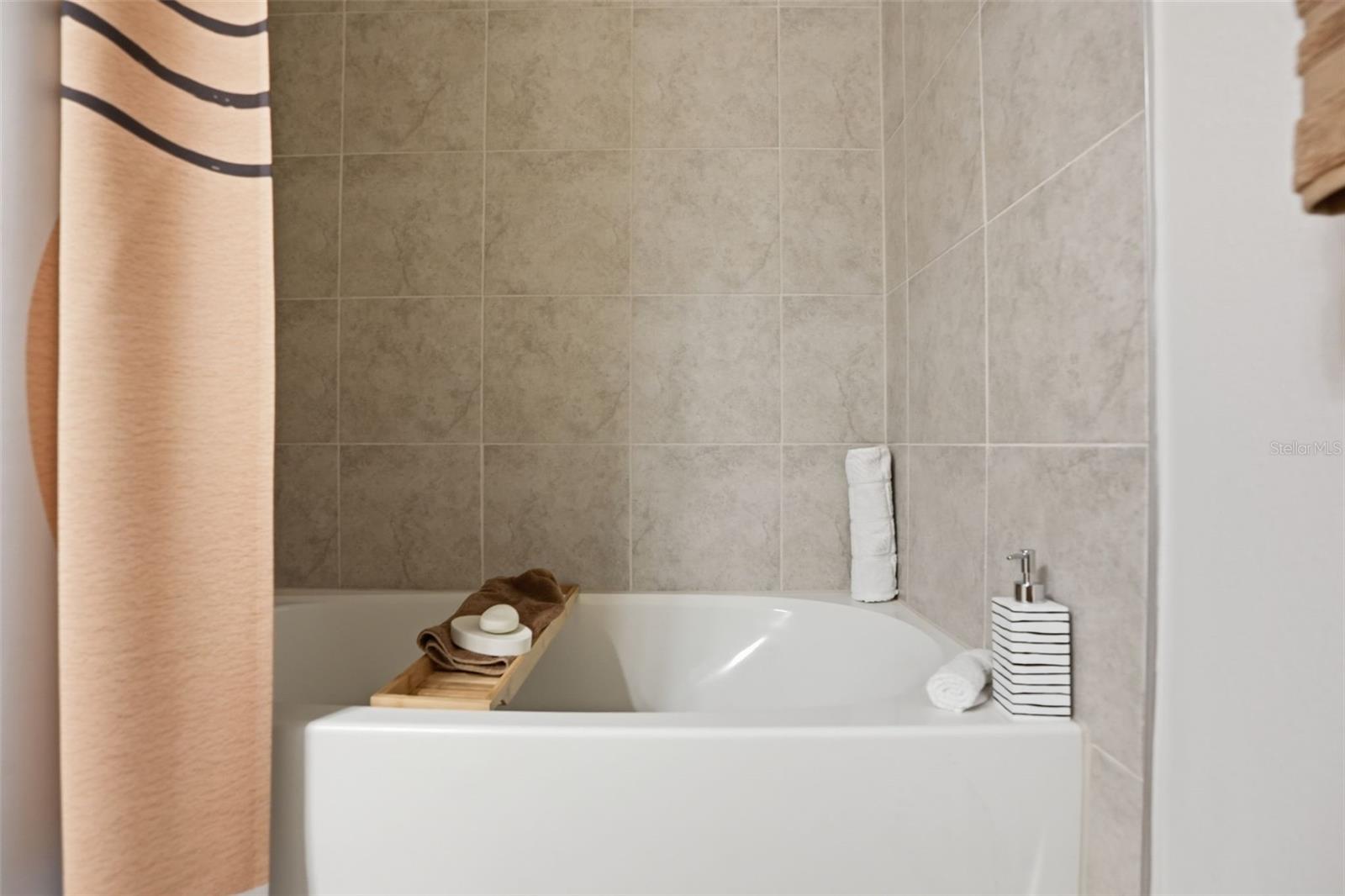 Image 30 of 44 For 18093 Turning Leaf Circle