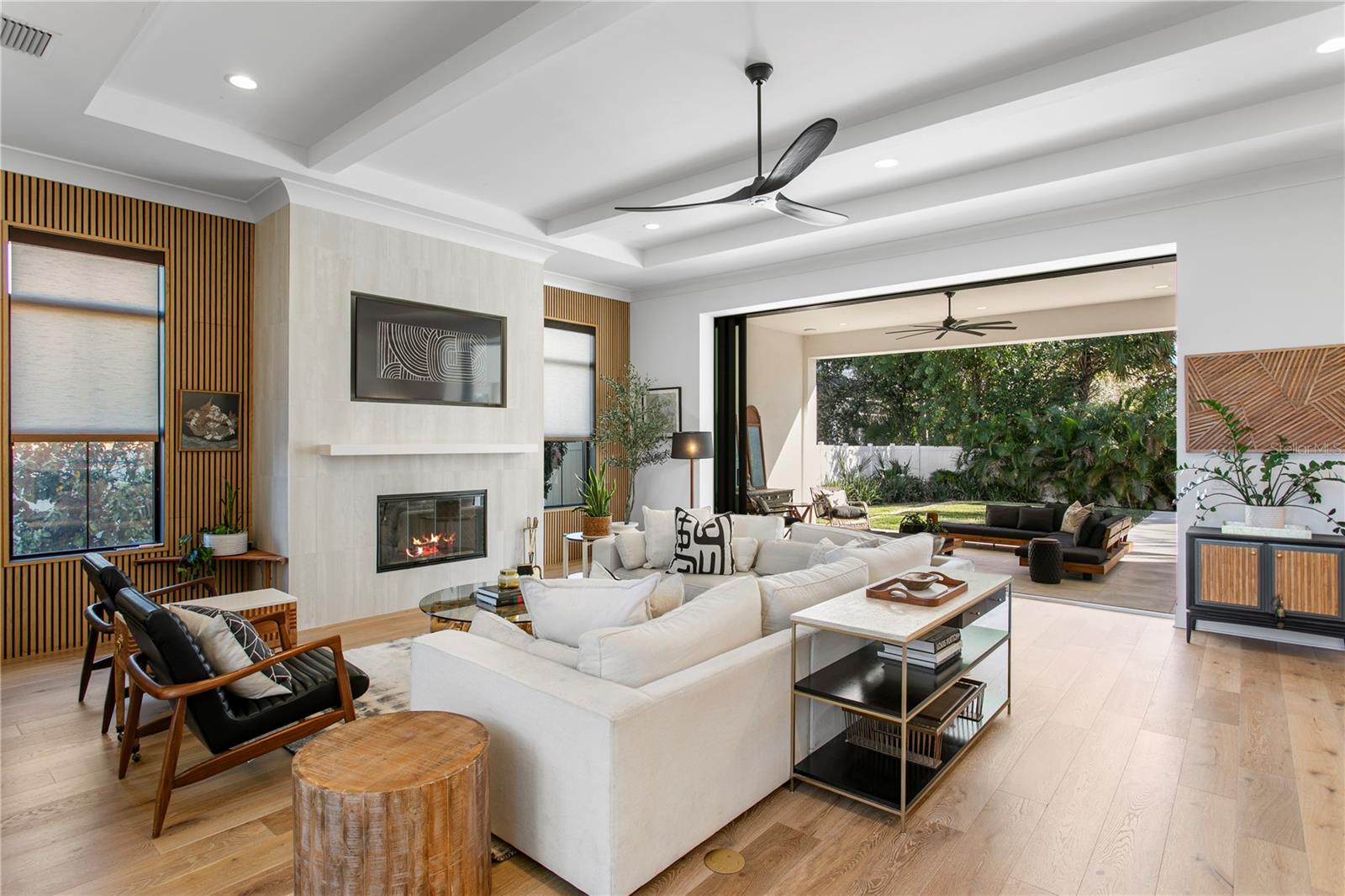 Listing photo id 8 for 4304 Jetton Avenue