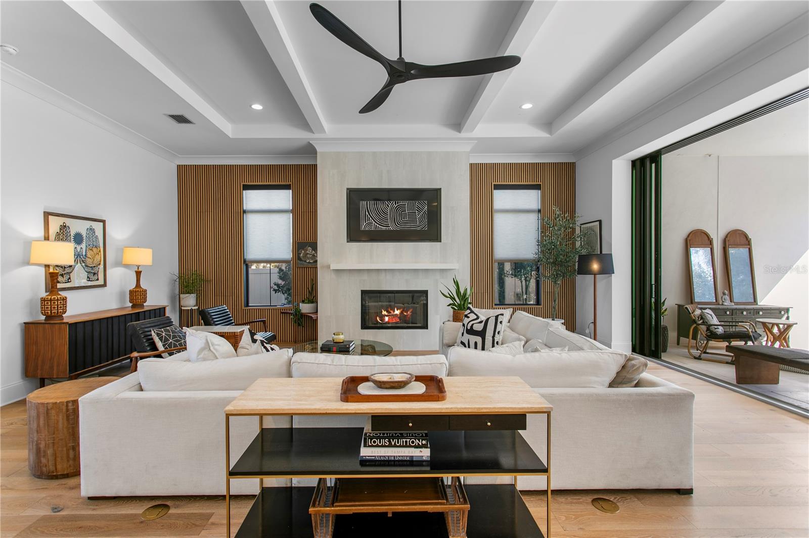 Listing photo id 9 for 4304 Jetton Avenue