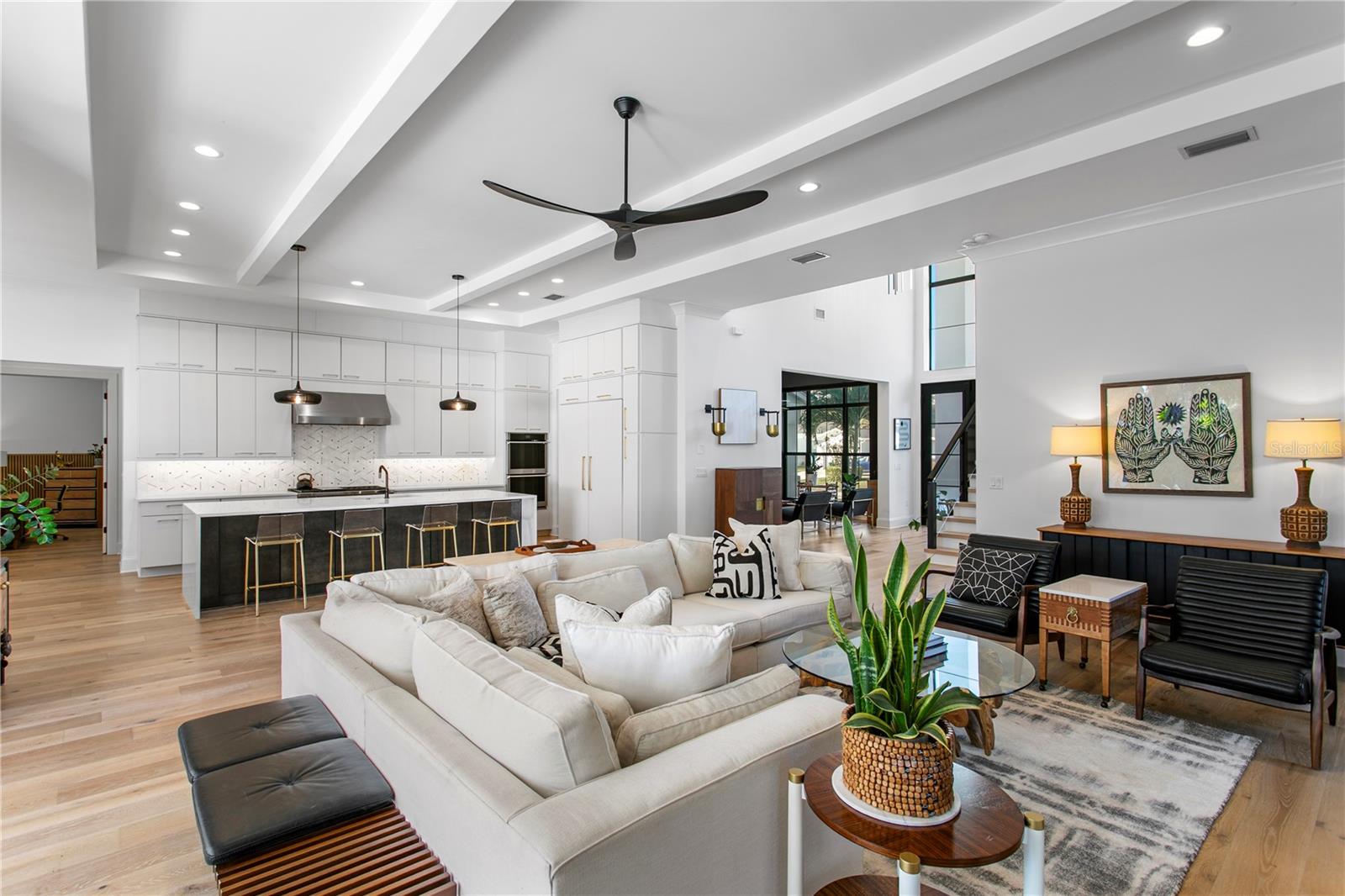 Listing photo id 12 for 4304 Jetton Avenue