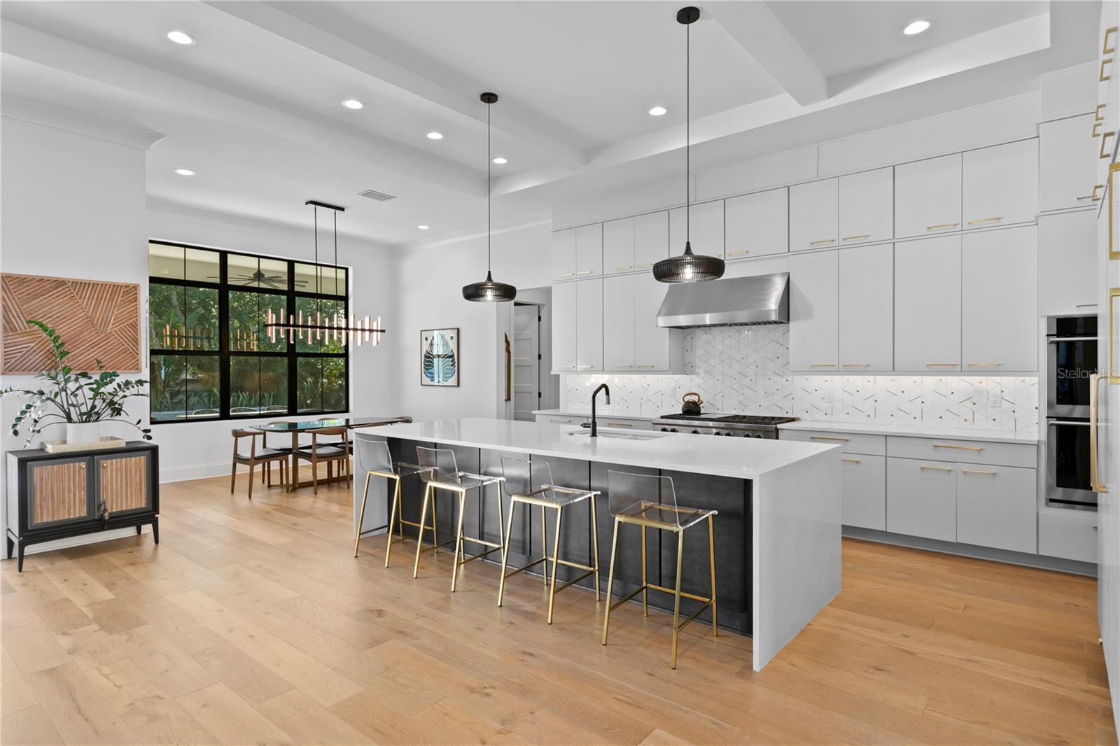 Listing photo id 14 for 4304 Jetton Avenue