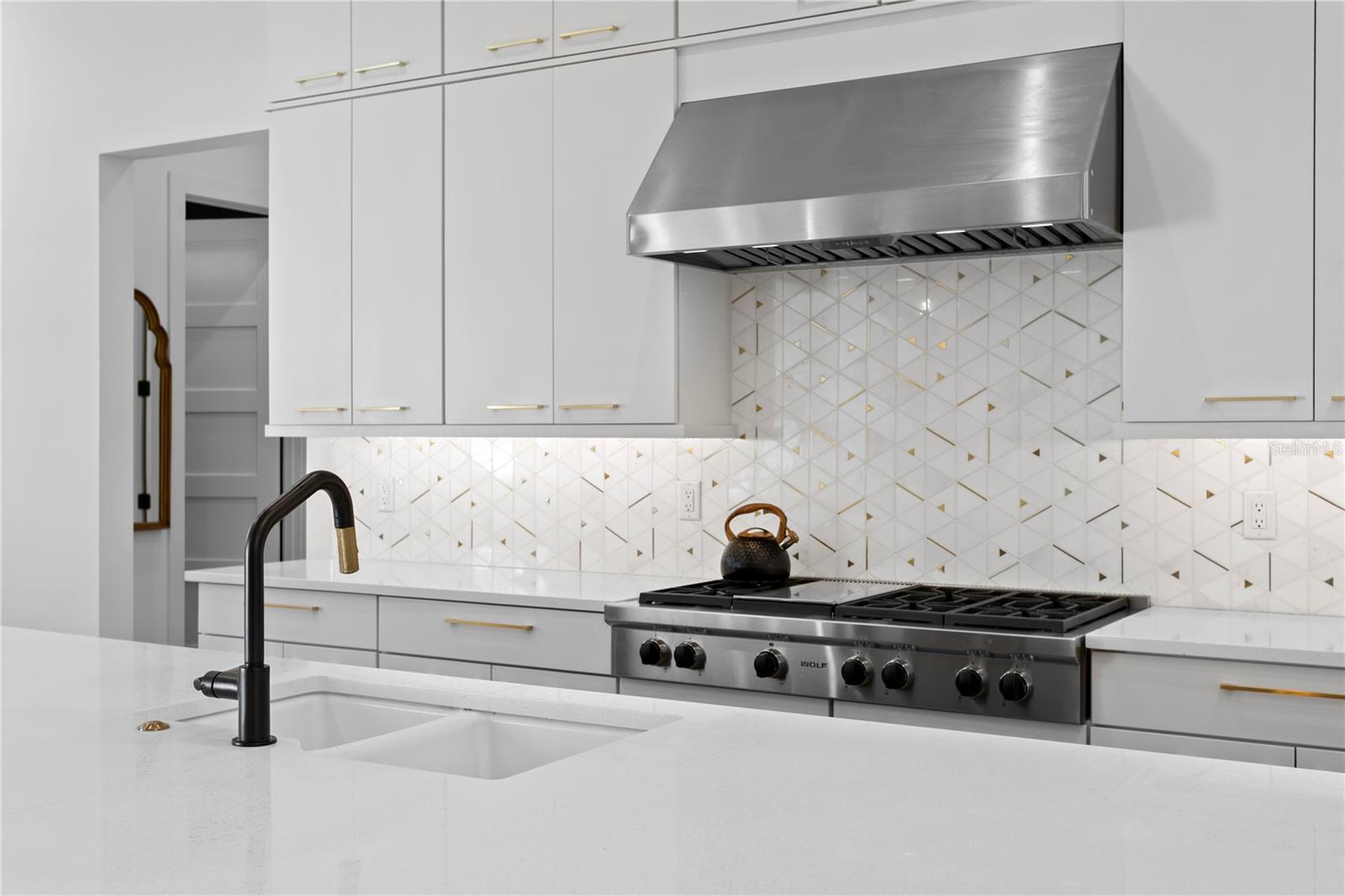 Listing photo id 15 for 4304 Jetton Avenue