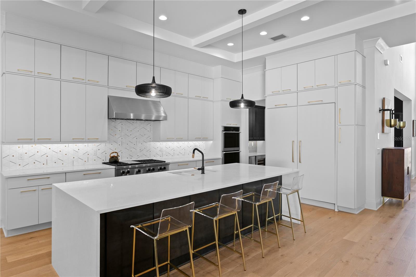 Listing photo id 17 for 4304 Jetton Avenue