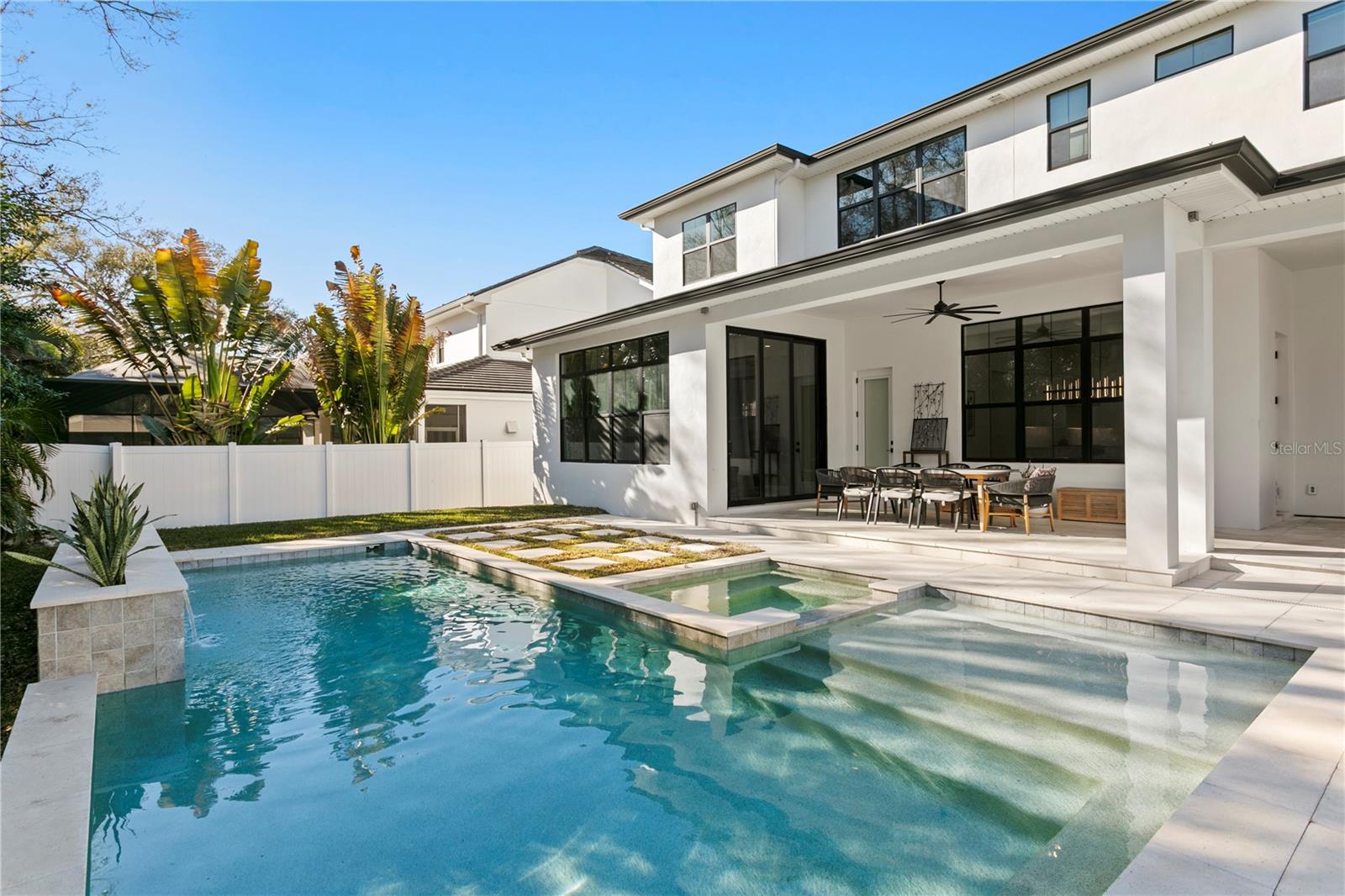 Listing photo id 0 for 4304 Jetton Avenue