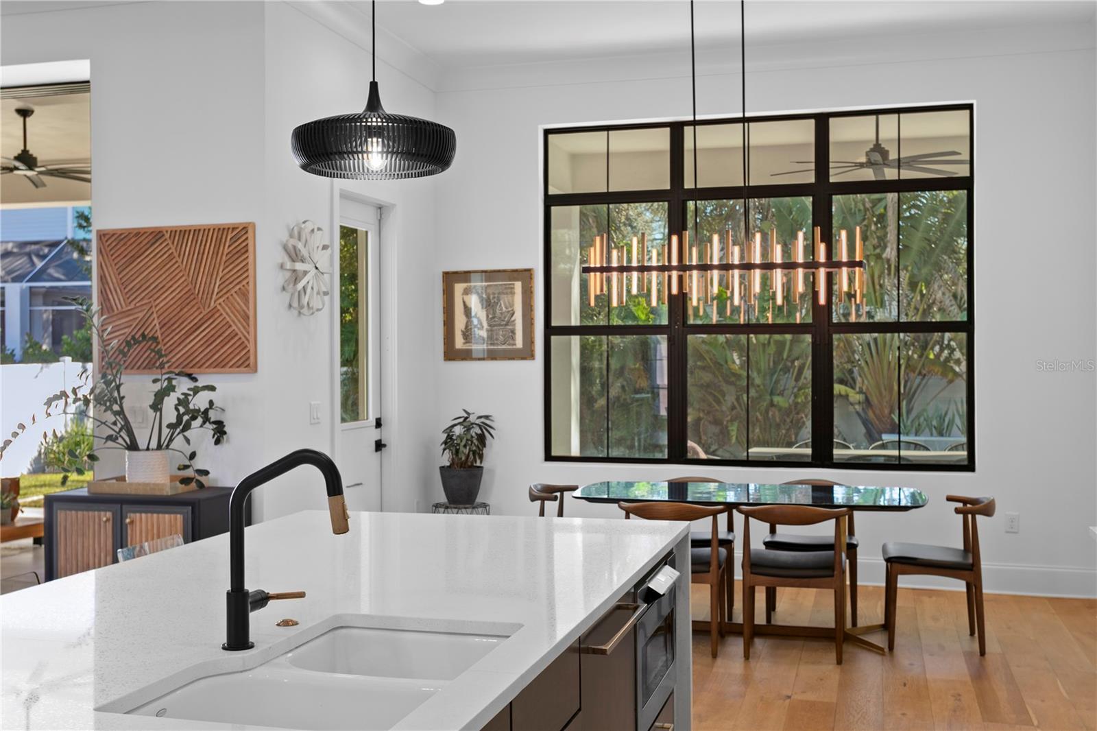 Listing photo id 19 for 4304 Jetton Avenue