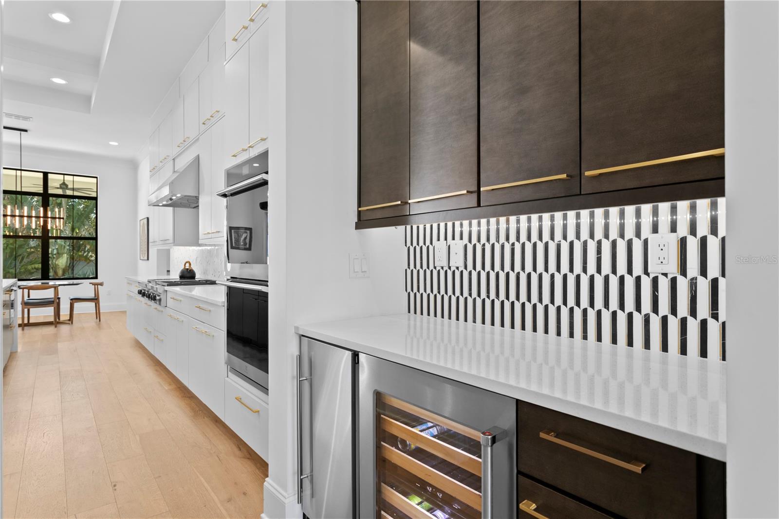 Listing photo id 21 for 4304 Jetton Avenue