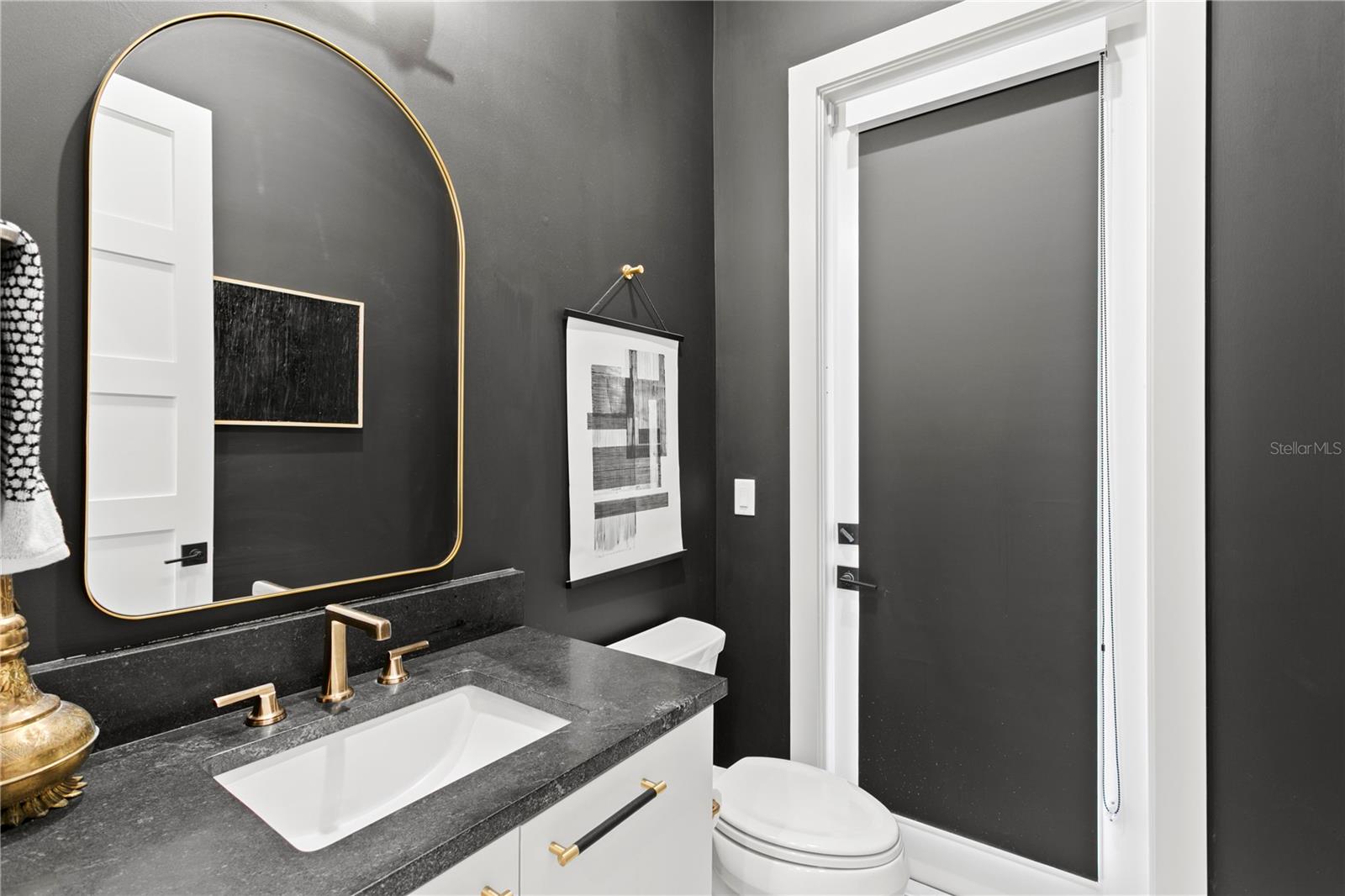 Listing photo id 27 for 4304 Jetton Avenue