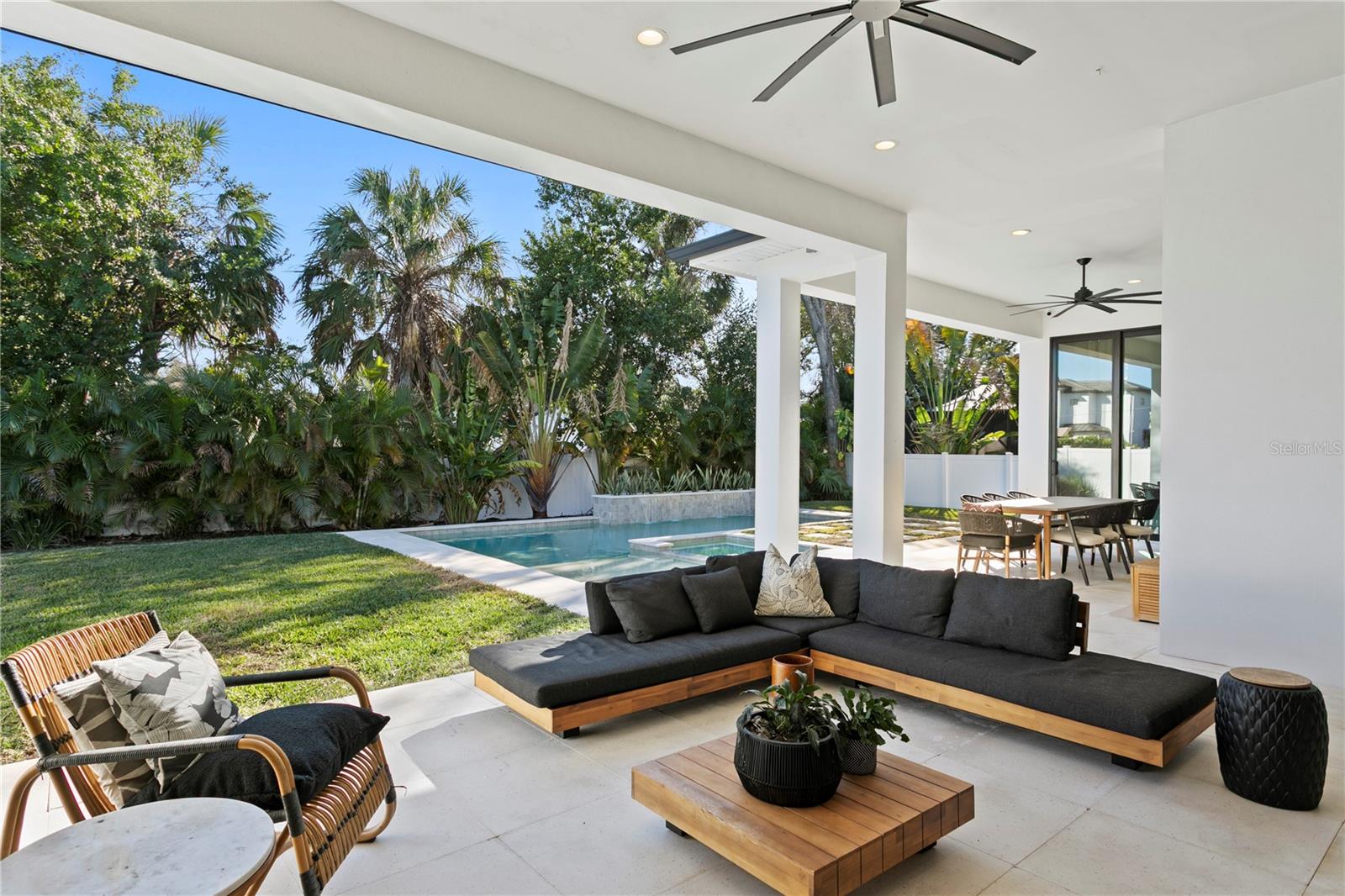 Listing photo id 1 for 4304 Jetton Avenue