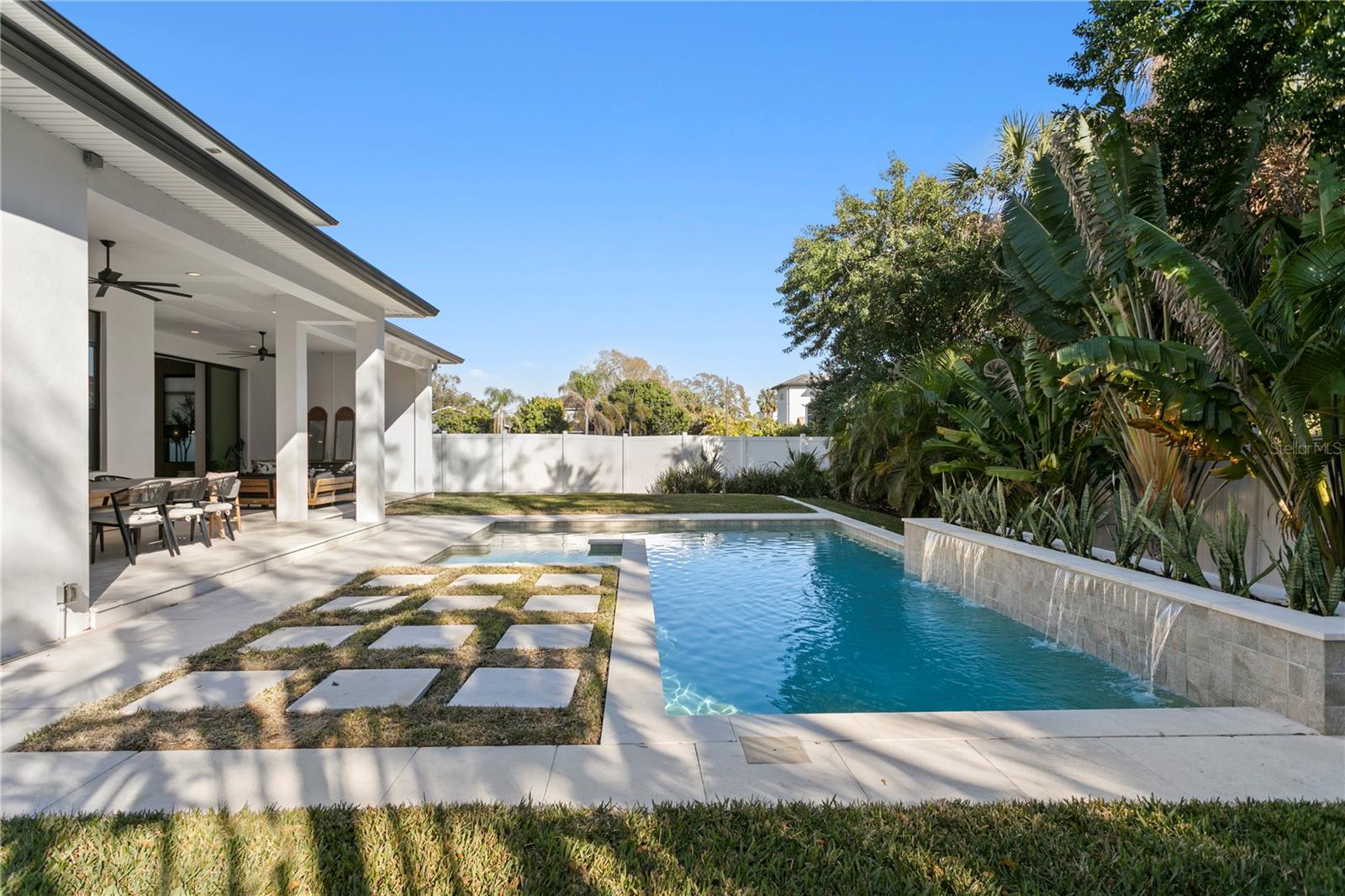 Listing photo id 30 for 4304 Jetton Avenue