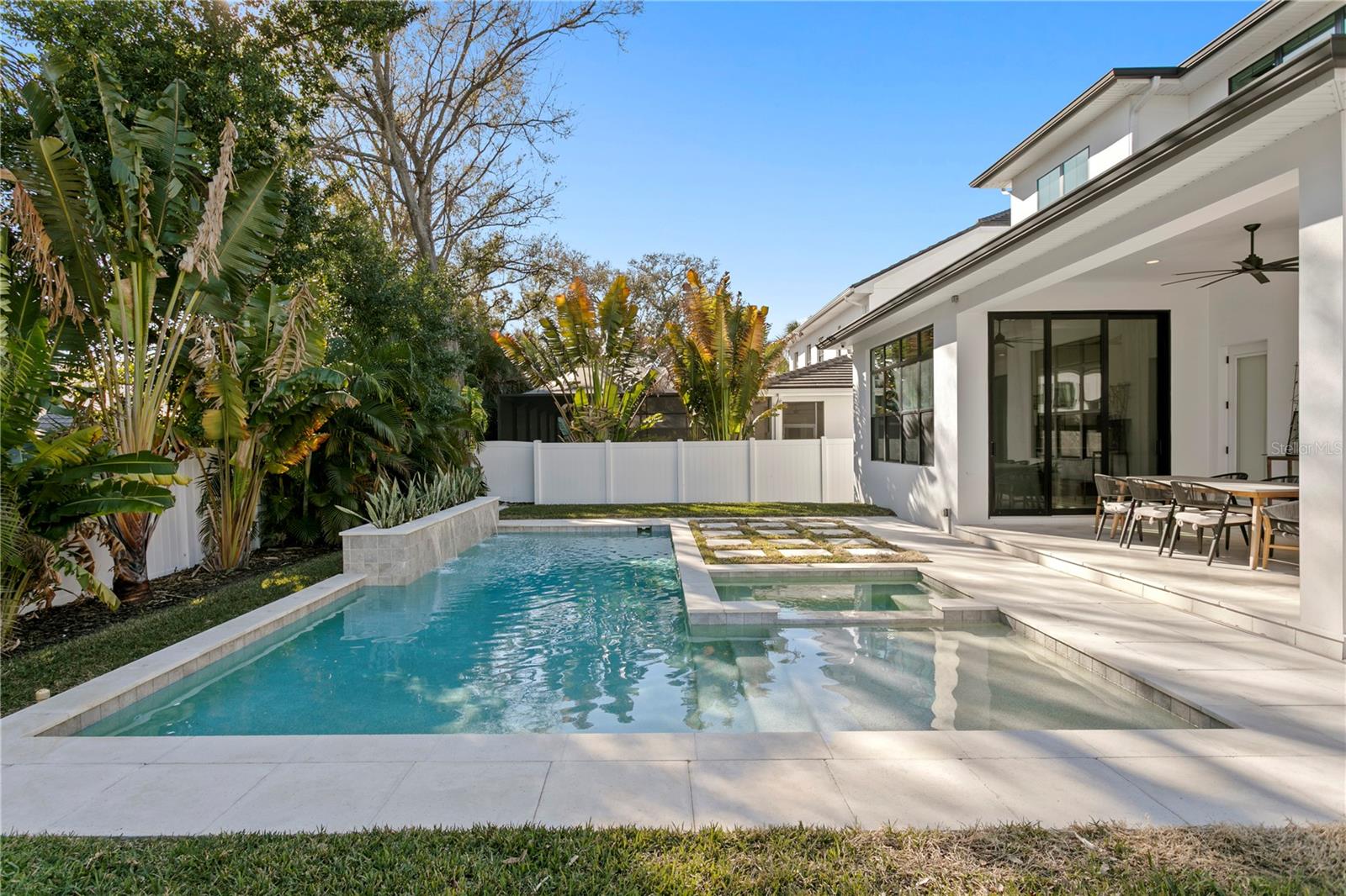 Listing photo id 31 for 4304 Jetton Avenue