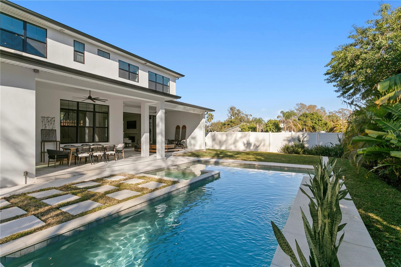 Listing photo id 33 for 4304 Jetton Avenue