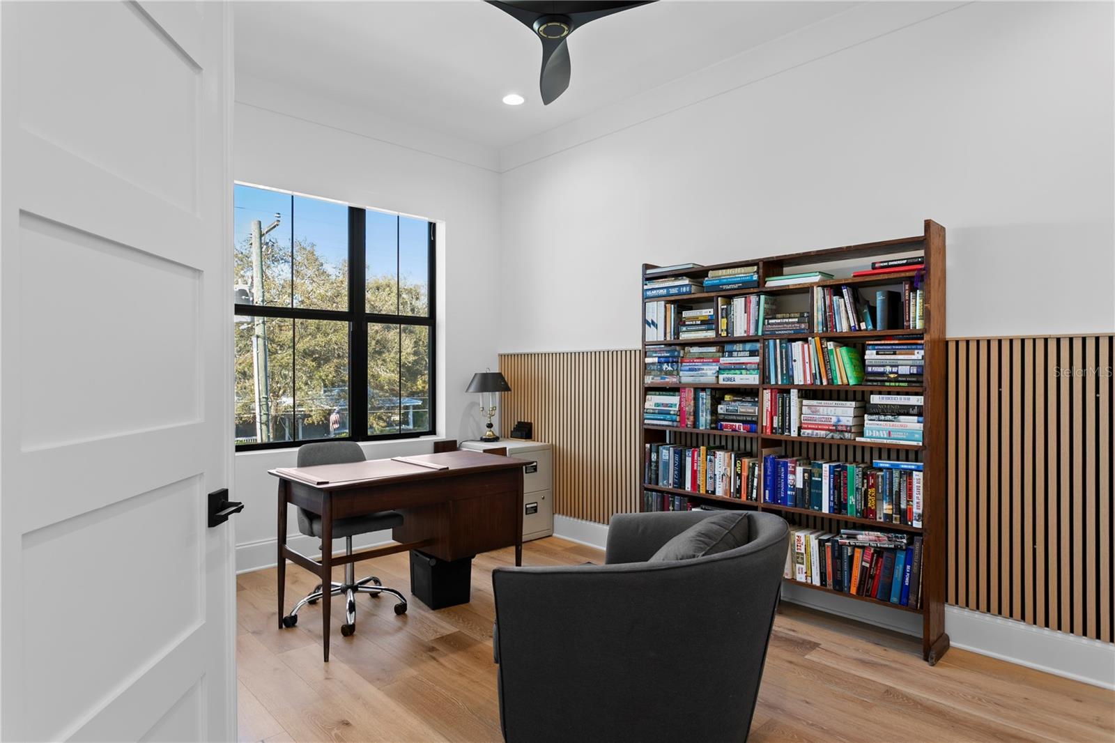 Listing photo id 34 for 4304 Jetton Avenue