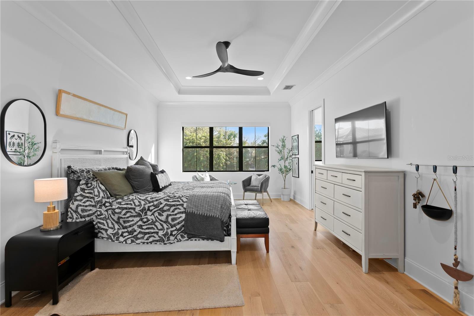 Listing photo id 35 for 4304 Jetton Avenue