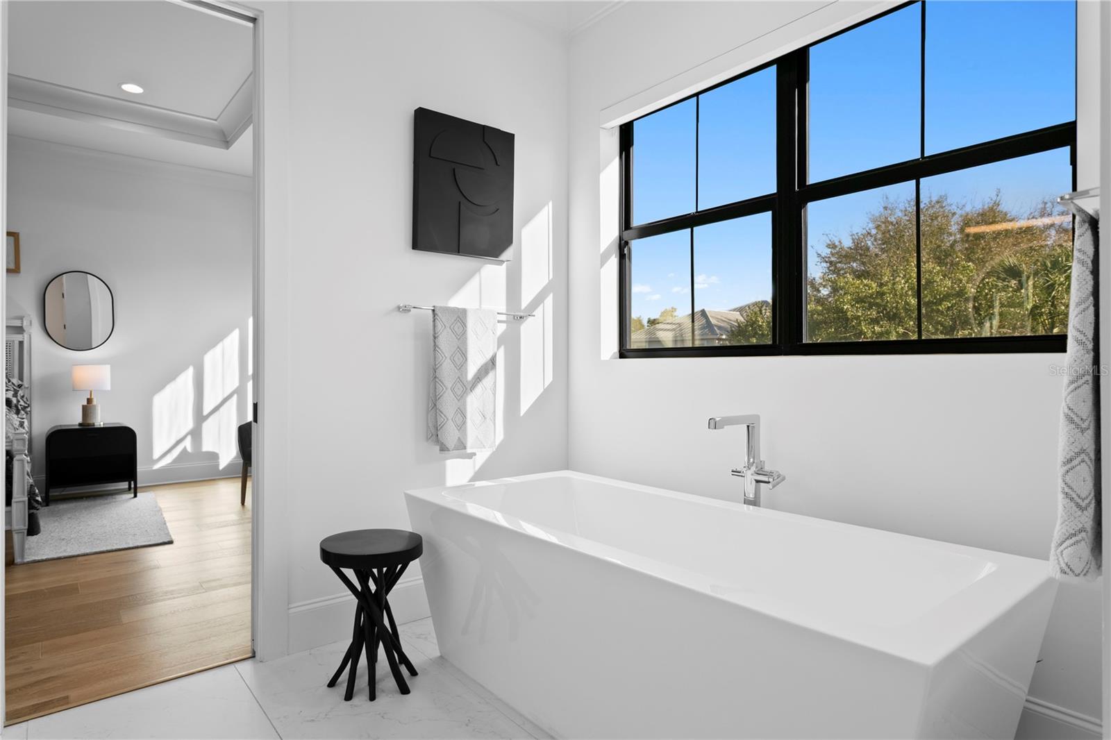 Listing photo id 38 for 4304 Jetton Avenue