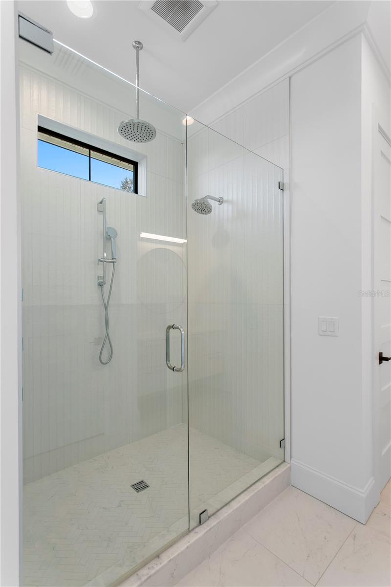 Listing photo id 39 for 4304 Jetton Avenue