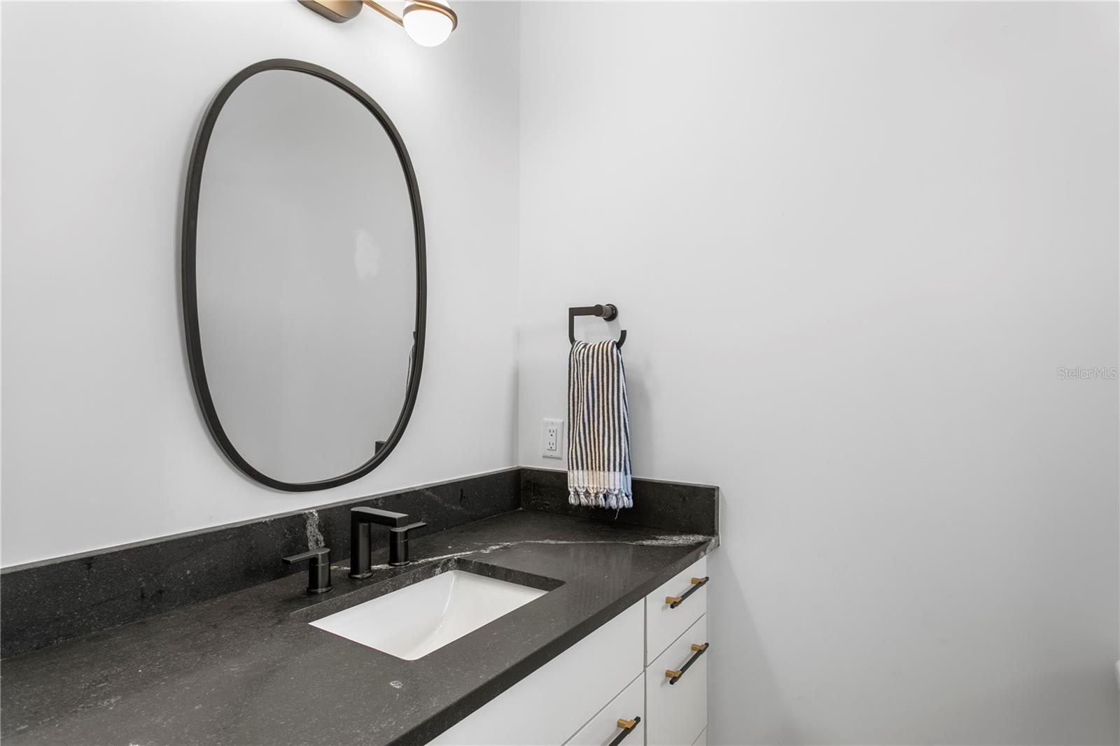 Listing photo id 41 for 4304 Jetton Avenue