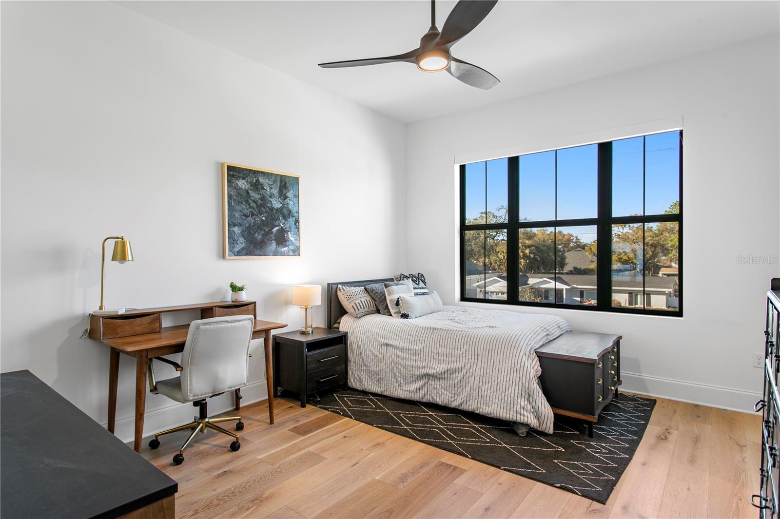 Listing photo id 43 for 4304 Jetton Avenue