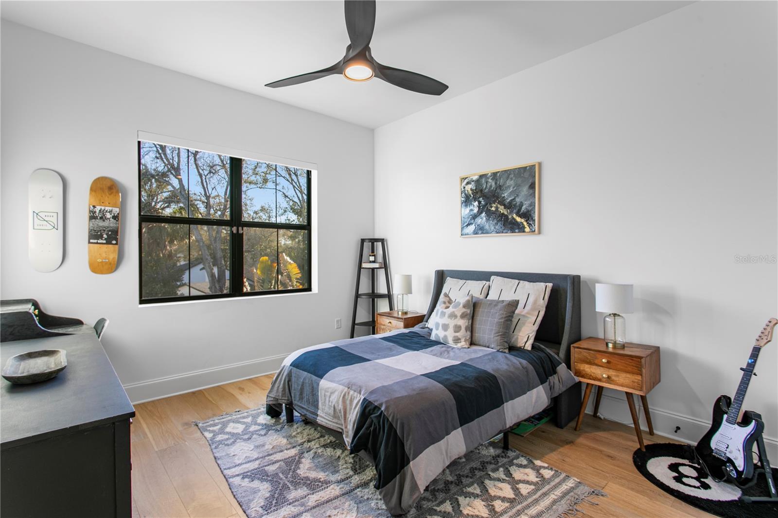 Listing photo id 46 for 4304 Jetton Avenue