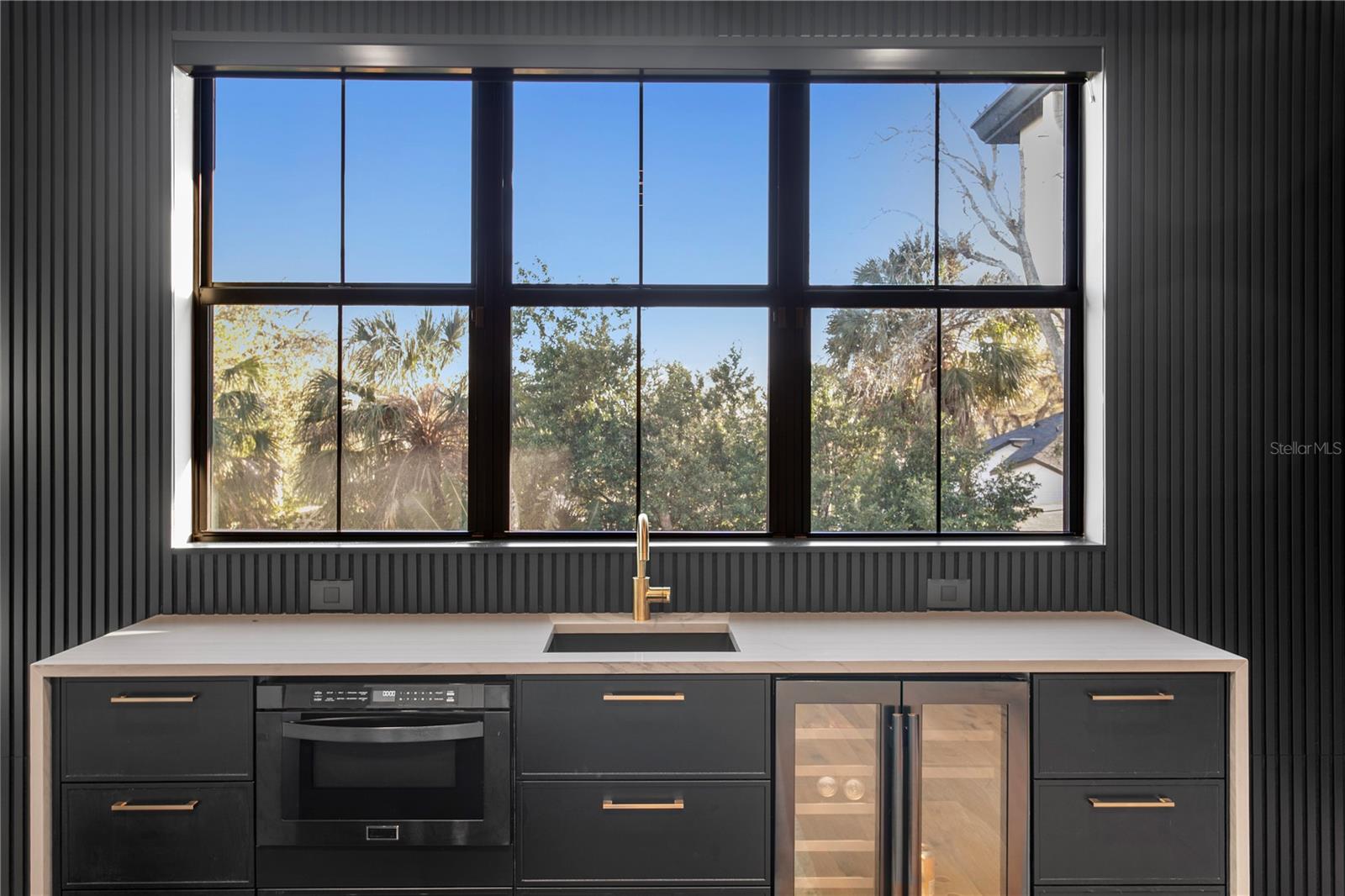 Listing photo id 50 for 4304 Jetton Avenue