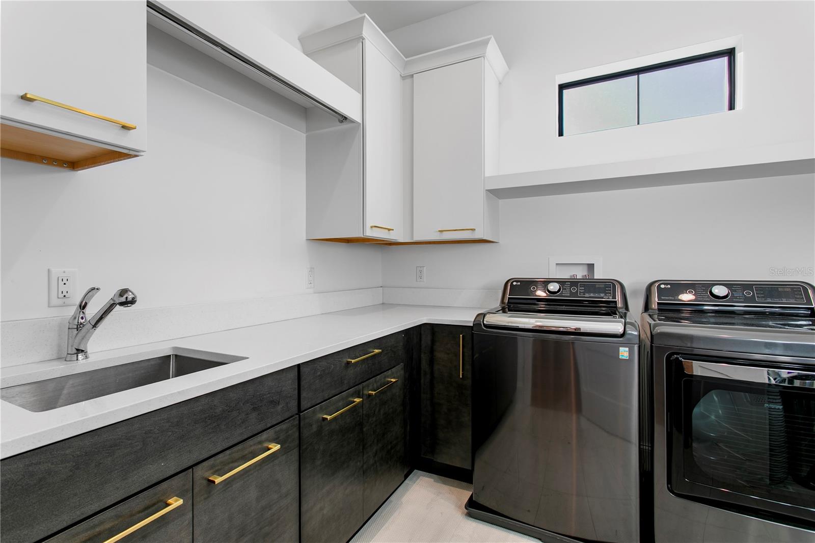 Listing photo id 51 for 4304 Jetton Avenue