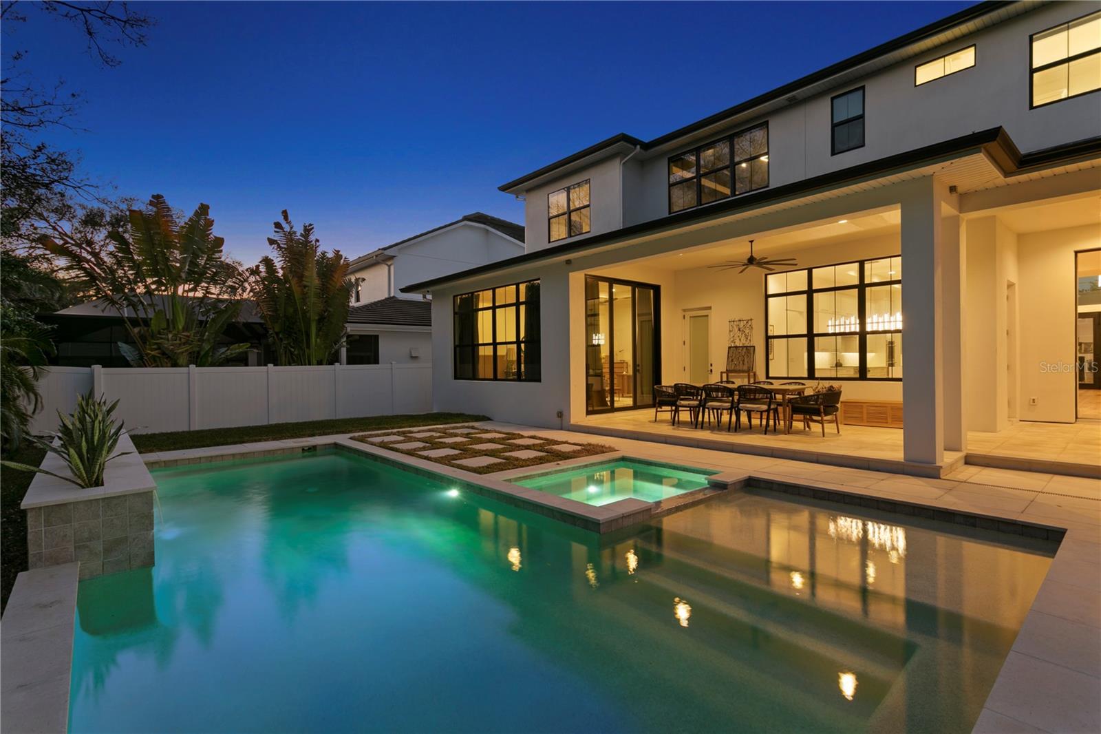 Listing photo id 58 for 4304 Jetton Avenue