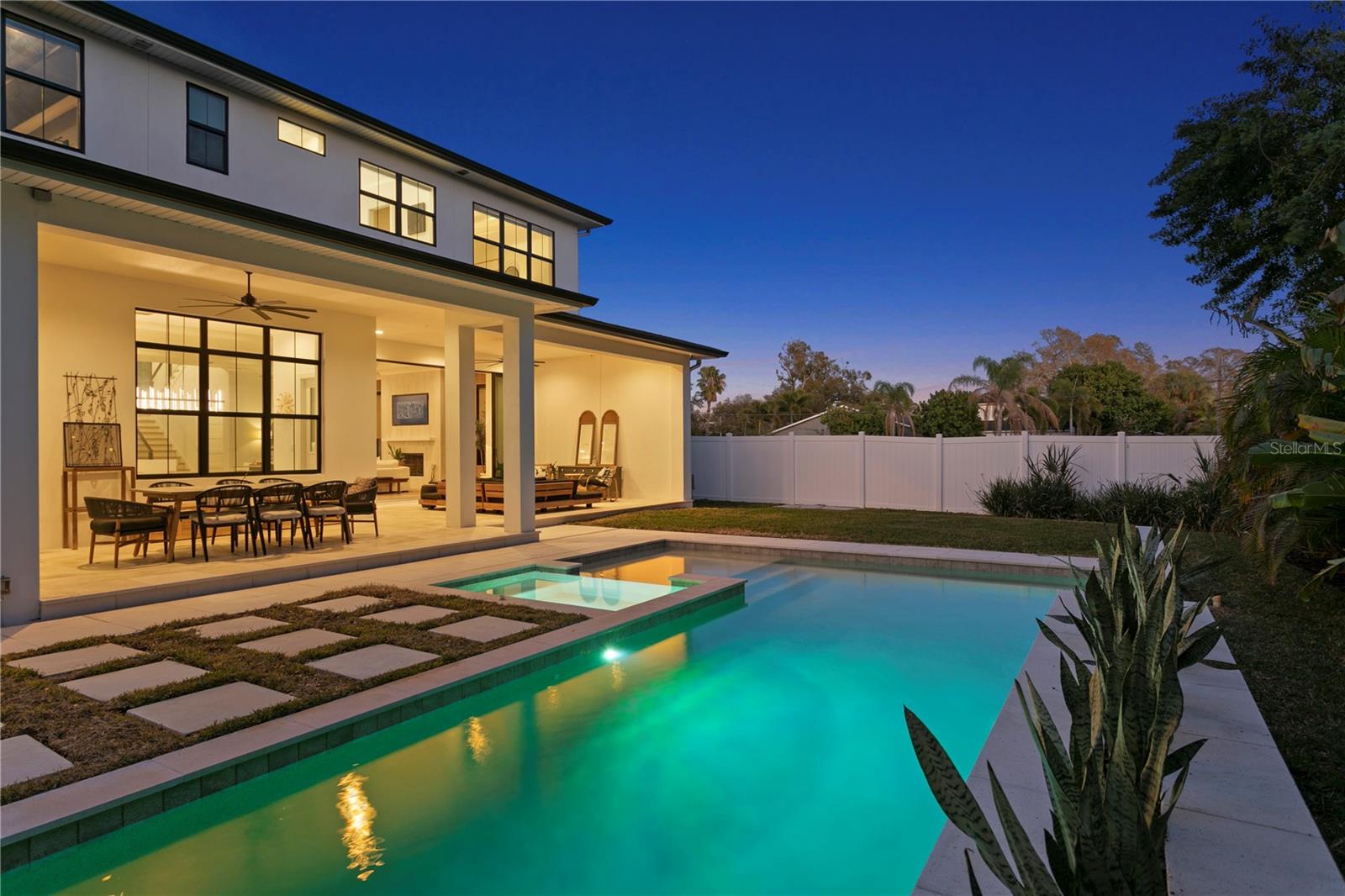 Listing photo id 59 for 4304 Jetton Avenue